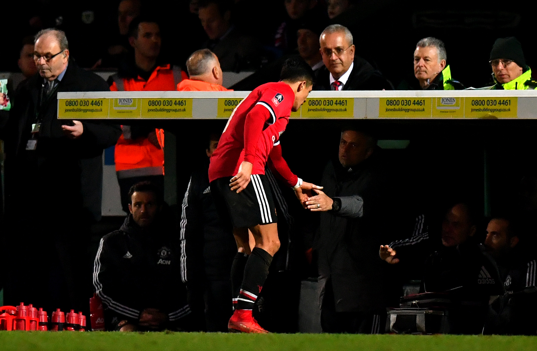 YEOVIL, ENGLAND - JANUARY 26:  Alexis Sanchez of Manchester United shakes hands with Jose Mourinho, Manager of Manchester United as he is substituted during The Emirates FA Cup Fourth Round match between Yeovil Town and Manchester United at Huish Park on January 26, 2018 in Yeovil, England.  (Photo by Dan Mullan/Getty Images)