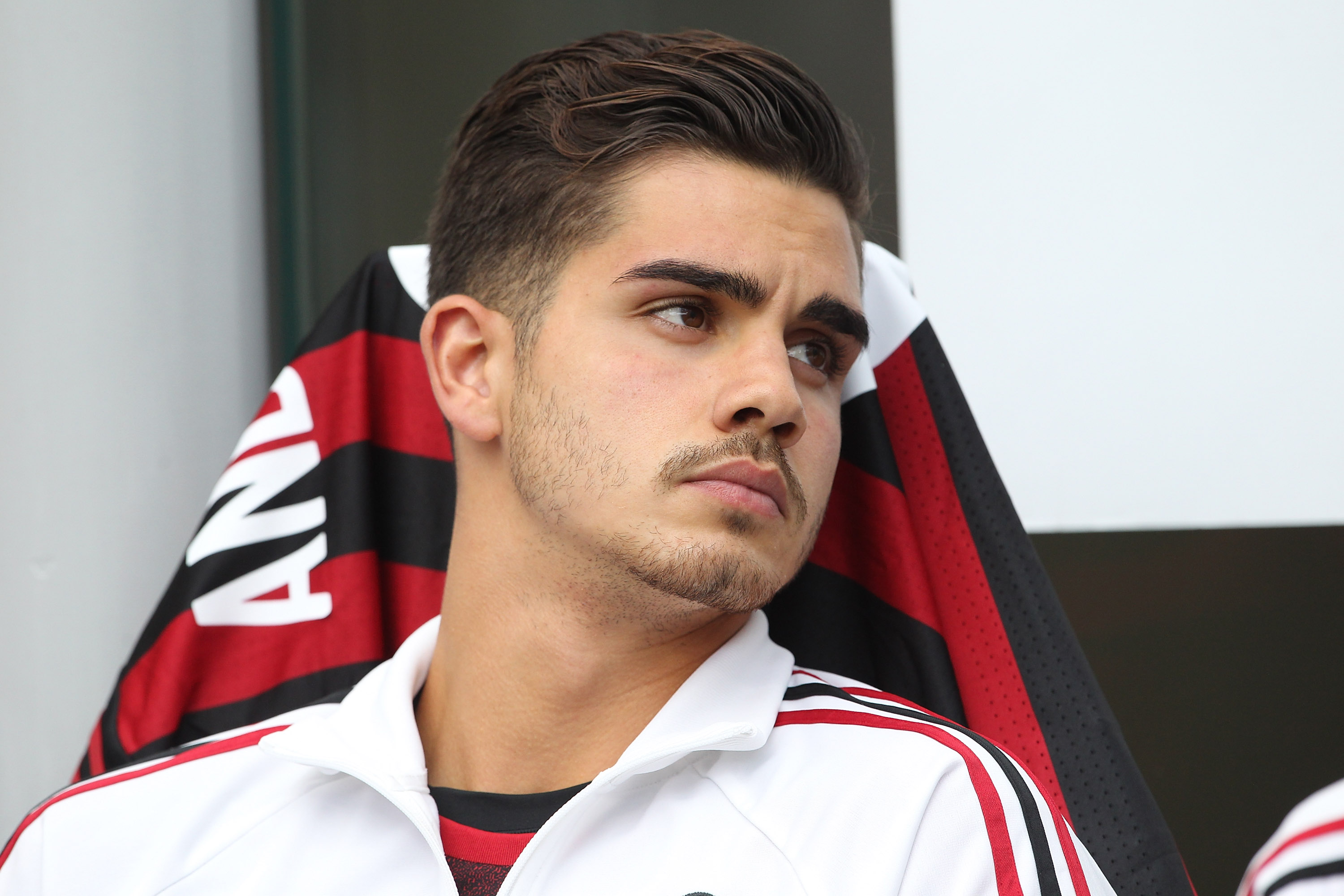 MILAN, ITALY - OCTOBER 22:  Andre Silva of AC Milan looks on before the Serie A match between AC Milan and Genoa CFC at Stadio Giuseppe Meazza on October 22, 2017 in Milan, Italy.  (Photo by Marco Luzzani/Getty Images)