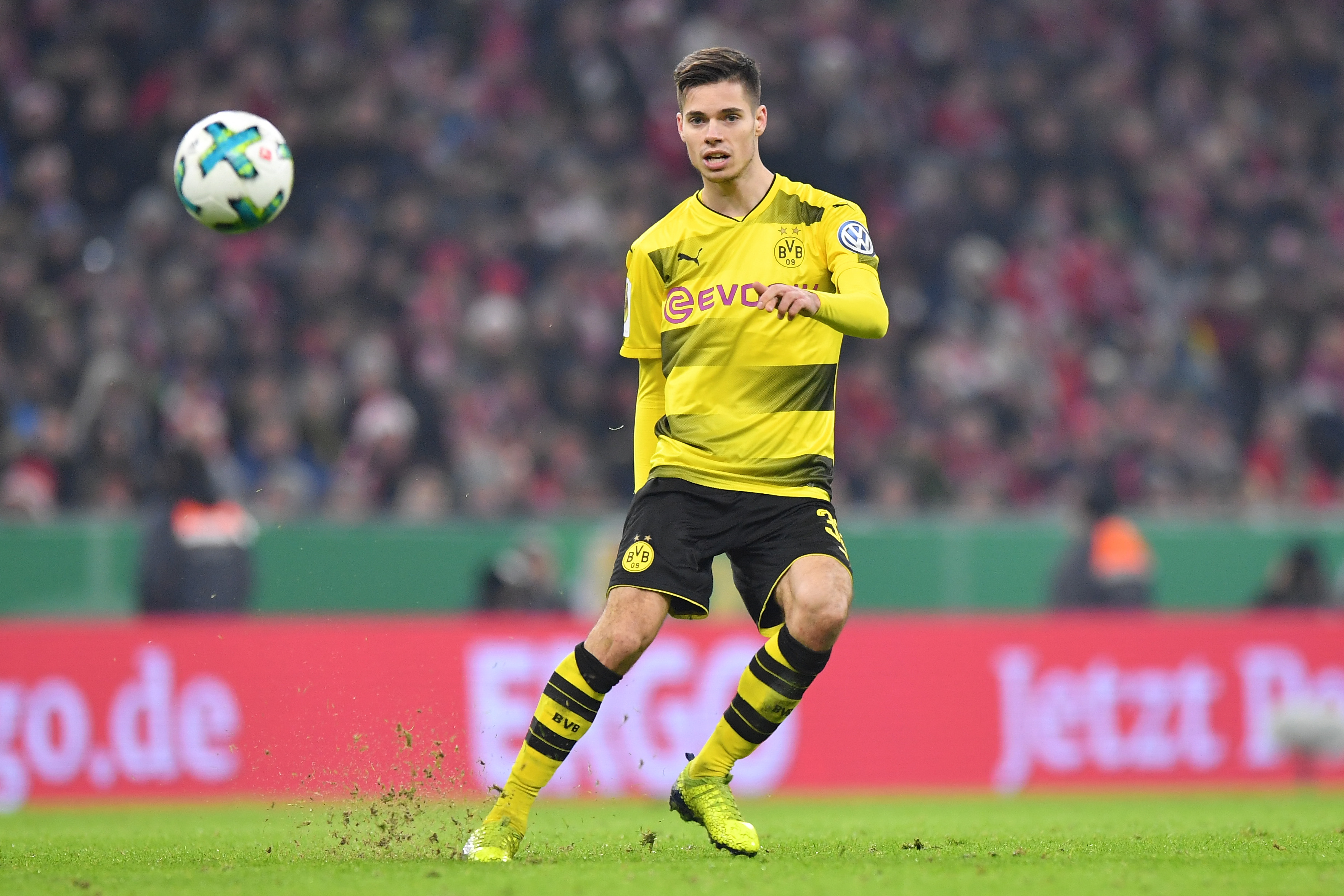 MUNICH, GERMANY - DECEMBER 20: Julian Weigl of Dortmund plays the ball during the DFB Cup match between Bayern Muenchen and Borussia Dortmund at Allianz Arena on December 20, 2017 in Munich, Germany. (Photo by Sebastian Widmann/Bongarts/Getty Images)