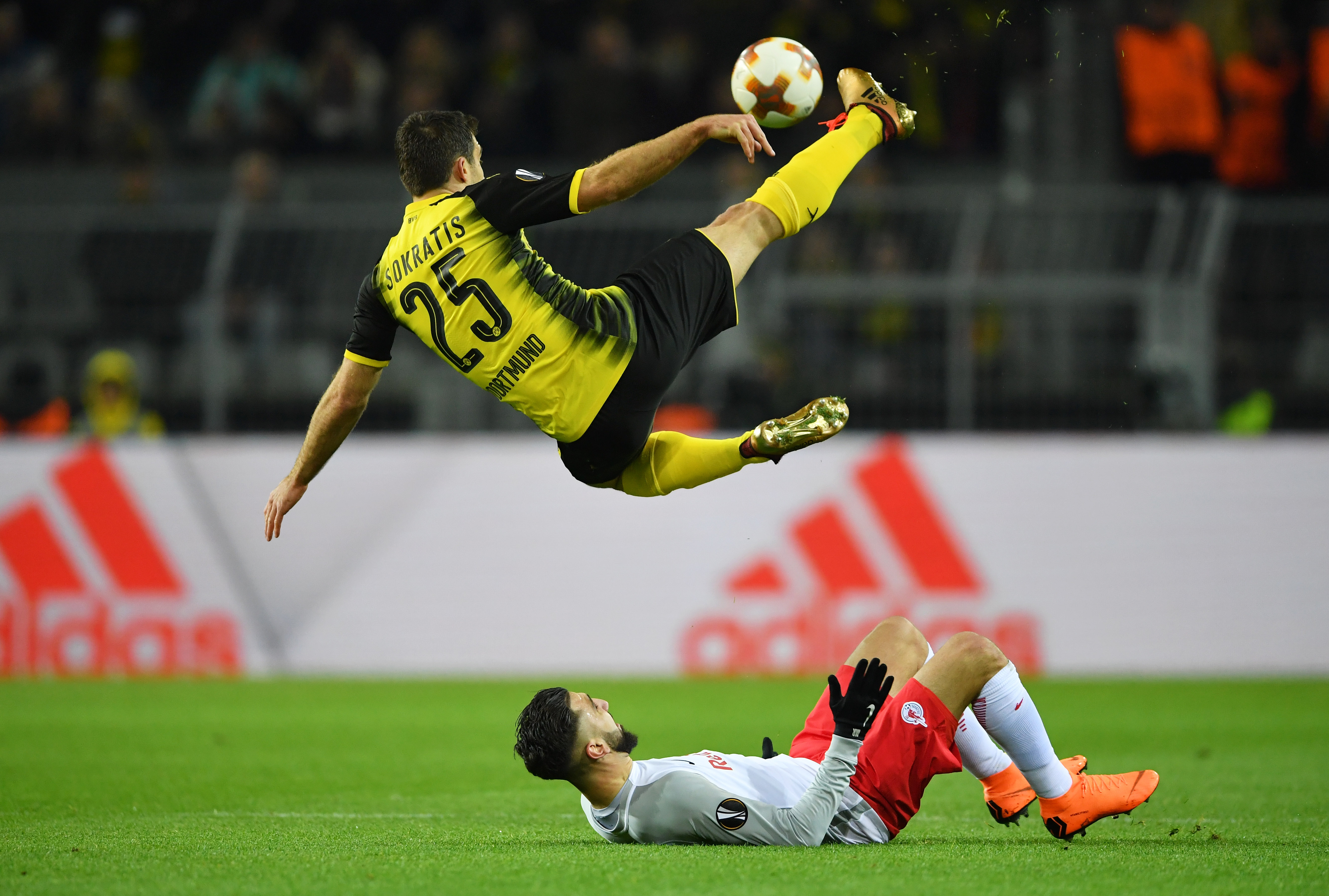 DORTMUND, GERMANY - MARCH 08:  Sokratis Papastathopoulos of Borussia Dortmund clears from Munas Dabbur of Red Bull Salzburg during the UEFA Europa League Round of 16 match between Borussia Dortmund and FC Red Bull Salzburg at the Signal Iduna Park on March 8, 2018 in Dortmund, Germany.  (Photo by Stuart Franklin/Bongarts/Getty Images)