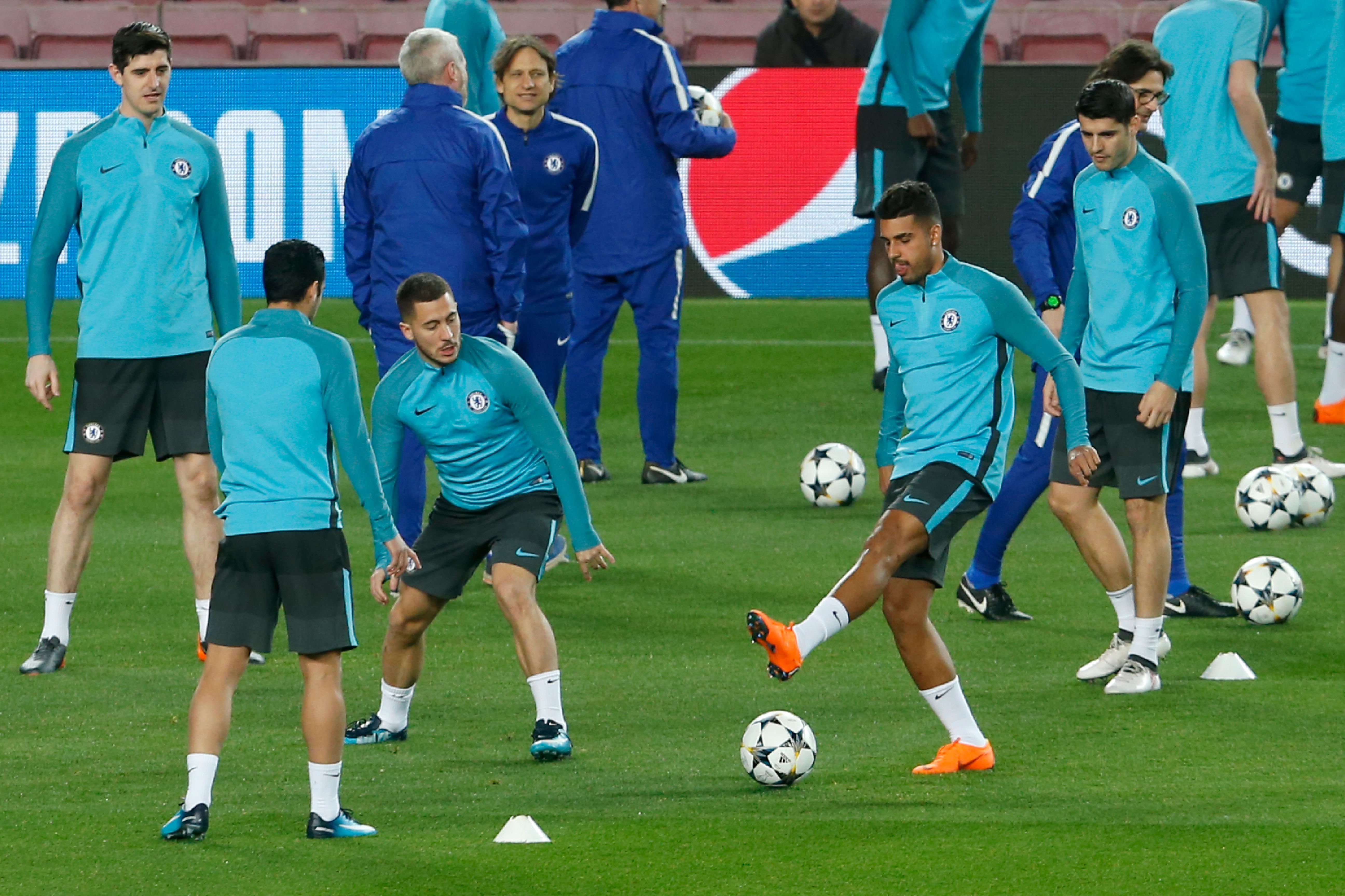 Chelsea's Brazilian defender Emerson Palmieri (2R) controls the ball during a training session at the Camp Nou stadium in Barcelona on March 13, 2018 on the eve of the UEFA Champions League round of 16 second leg football match between Barcelona and Chelsea. / AFP PHOTO / Pau Barrena        (Photo credit should read PAU BARRENA/AFP/Getty Images)