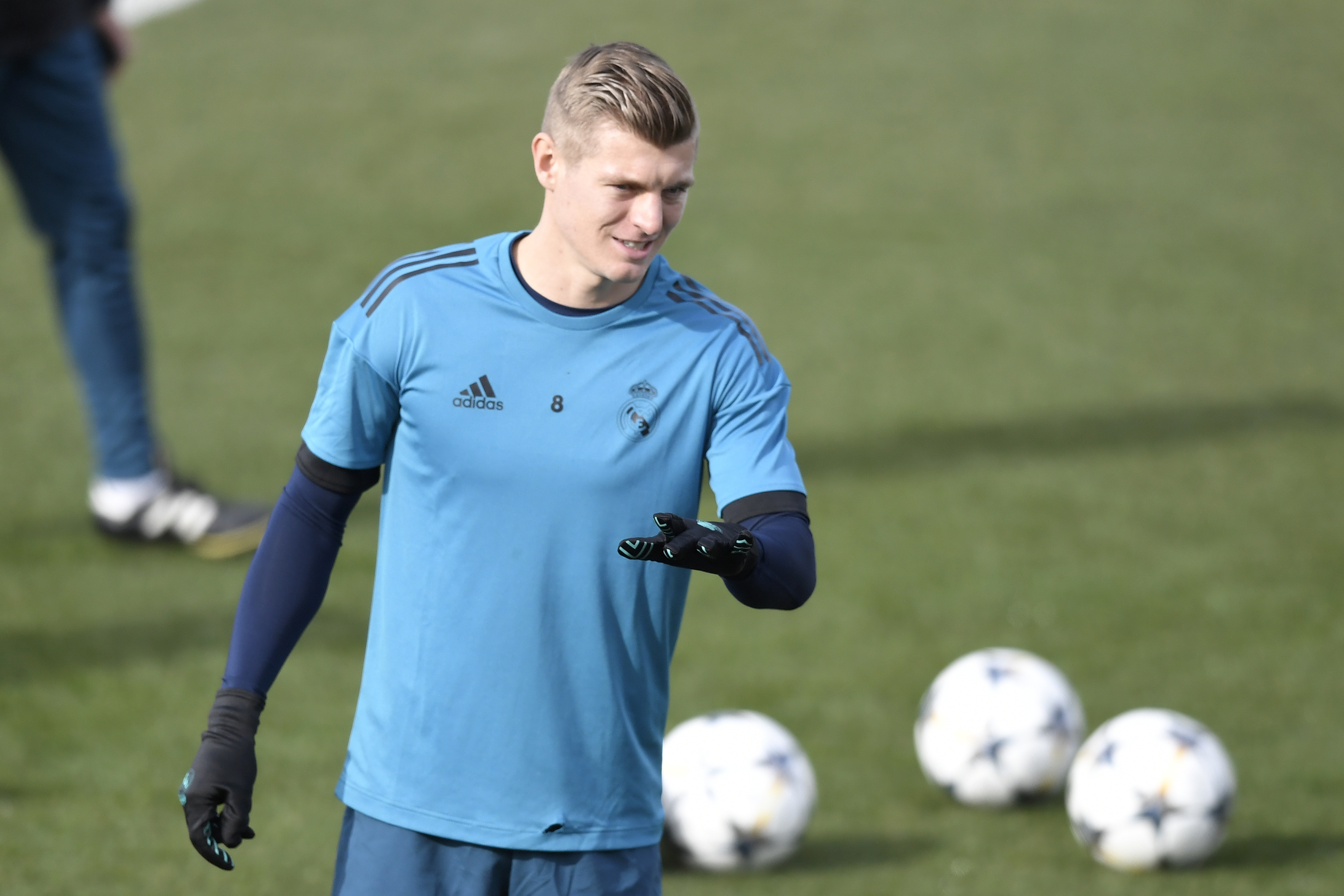 Real Madrid's German midfielder Toni Kroos attends a training session at Valdebebas Sport City in Madrid on February 13, 2018 on the eve of the Champions' League football match against Paris Saint-Germain (PSG). / AFP PHOTO / GABRIEL BOUYS        (Photo credit should read GABRIEL BOUYS/AFP/Getty Images)