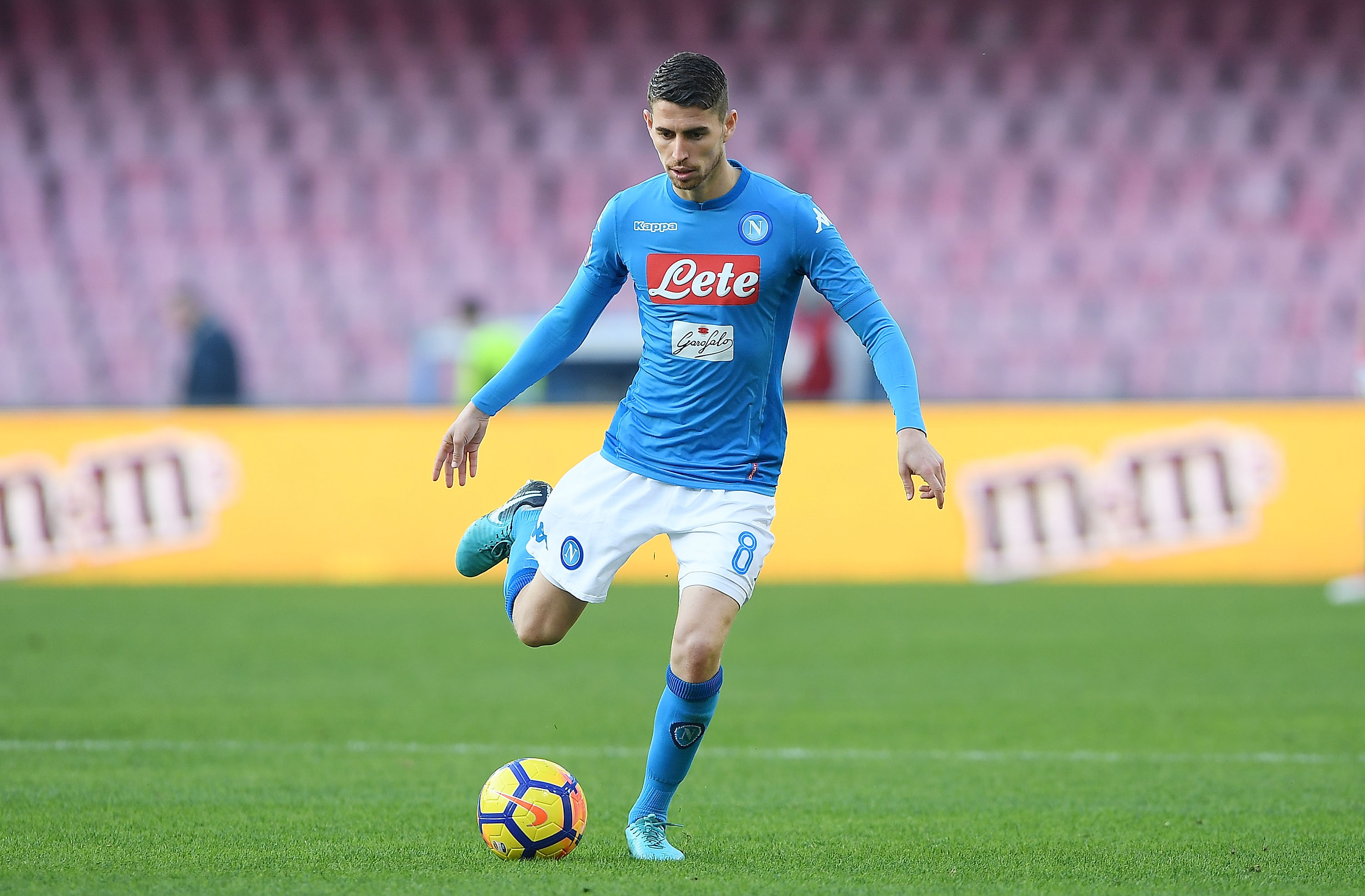 NAPLES, ITALY - JANUARY 28:  Jorginho of SSC Napoli in action during the serie A match between SSC Napoli and Bologna FC at Stadio San Paolo on January 28, 2018 in Naples, Italy.  (Photo by Francesco Pecoraro/Getty Images)