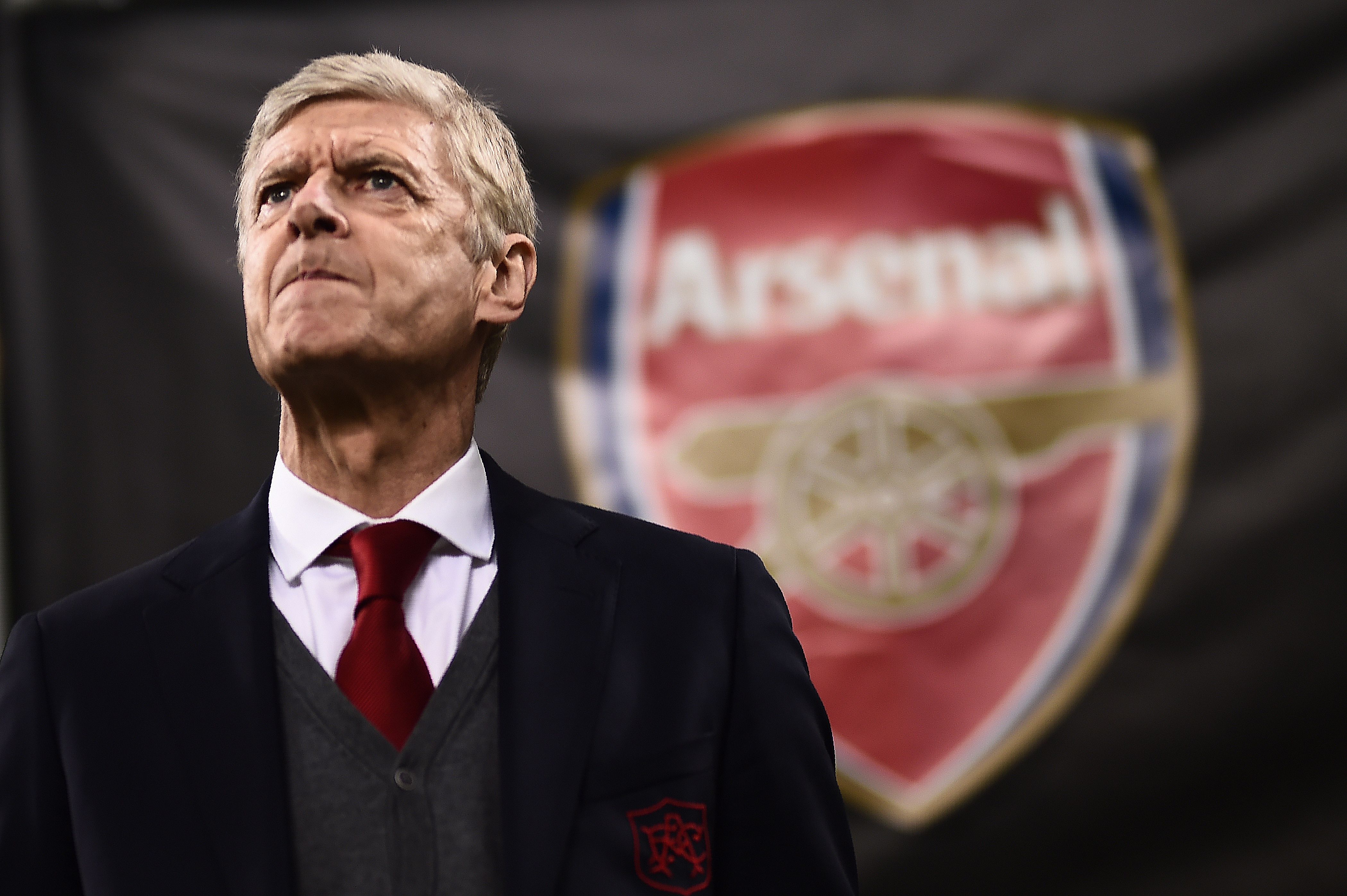 TOPSHOT - Arsenal's coach Arsene Wenger from France looks on during the UEFA Europa League round of 16 first-leg football match AC Milan Vs Arsenal at the 'San Siro Stadium' in Milan on March 8, 2018. / AFP PHOTO / MARCO BERTORELLO        (Photo credit should read MARCO BERTORELLO/AFP/Getty Images)