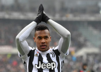 TURIN, ITALY - FEBRUARY 18:  Alex Sandro of Juventus celebrates victory at the end of the Serie A match between Torino FC and Juventus at Stadio Olimpico di Torino on February 18, 2018 in Turin, Italy.  (Photo by Valerio Pennicino/Getty Images)