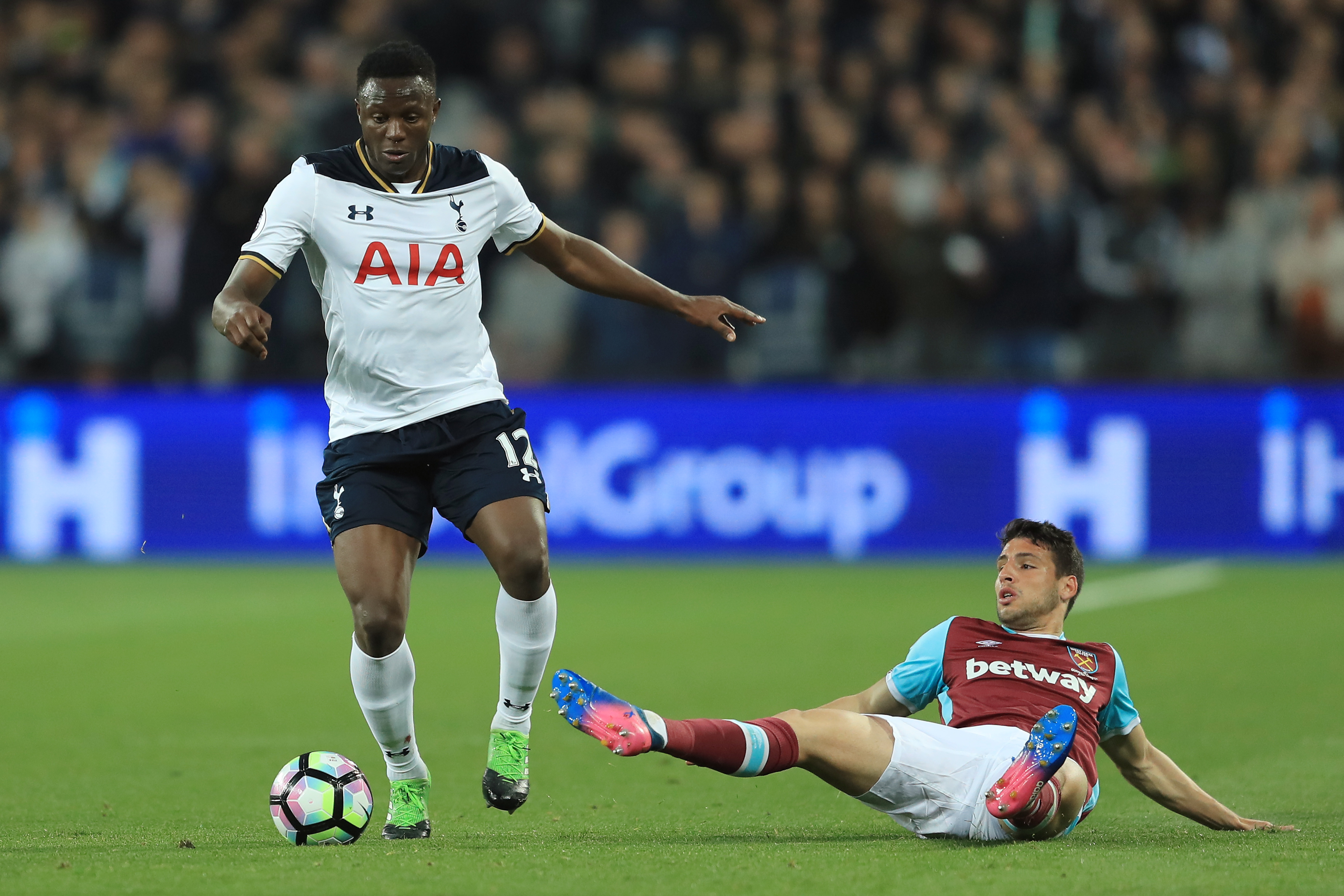 STRATFORD, ENGLAND - MAY 05:  Victor Wanyama of Tottenham Hotspur goes past the challenge from Jonathan Calleri of West Ham United during the Premier League match between West Ham United and Tottenham Hotspur at the London Stadium on May 5, 2017 in Stratford, England.  (Photo by Richard Heathcote/Getty Images)