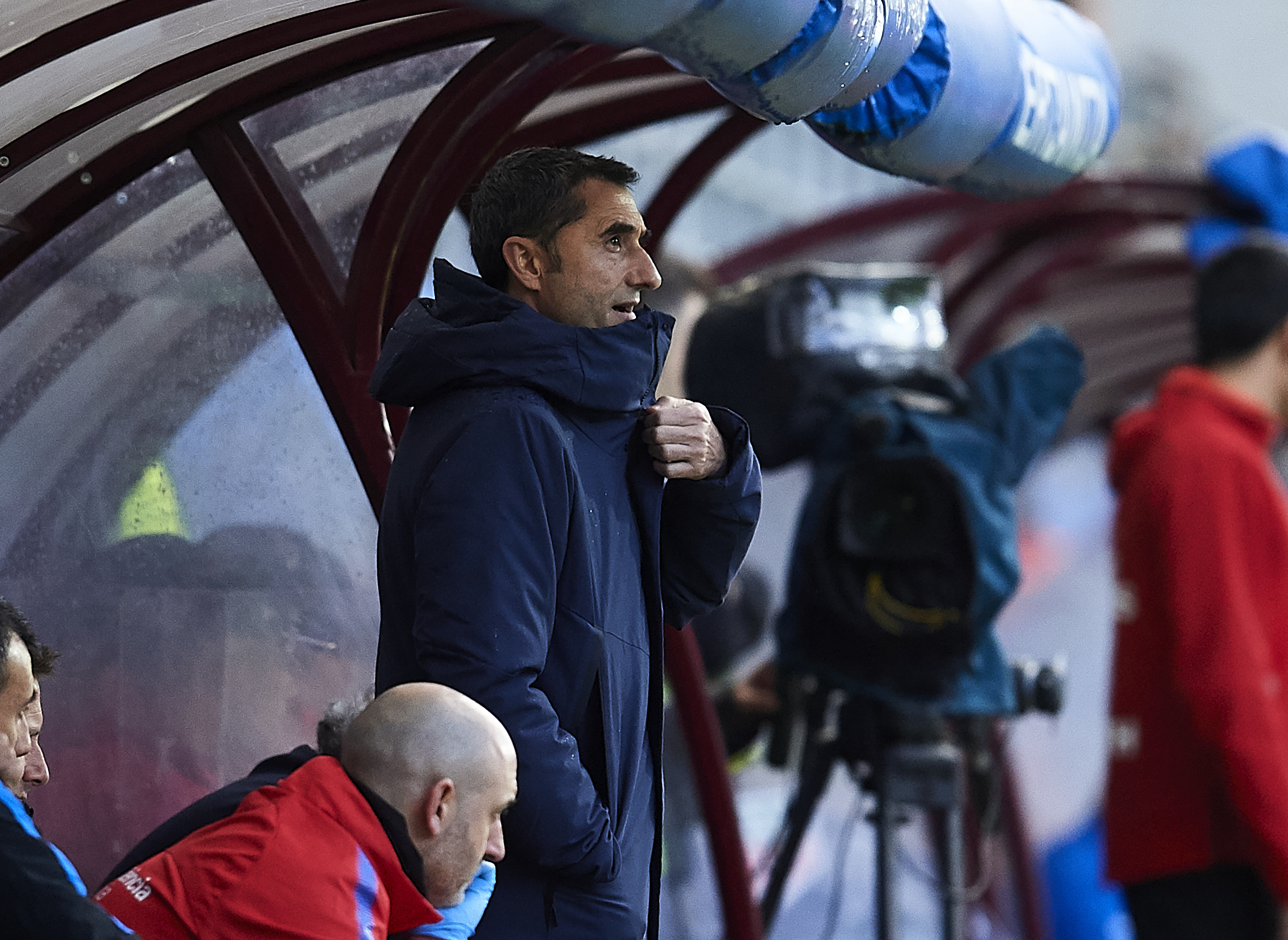 EIBAR, SPAIN - FEBRUARY 17:  Head coach Ernesto Valverde of FC Barcelona reacts during the La Liga match between SD Eibar and FC Barcelona at Ipurua Municipal Stadium on February 17, 2018 in Eibar, Spain.  (Photo by Juan Manuel Serrano Arce/Getty Images)