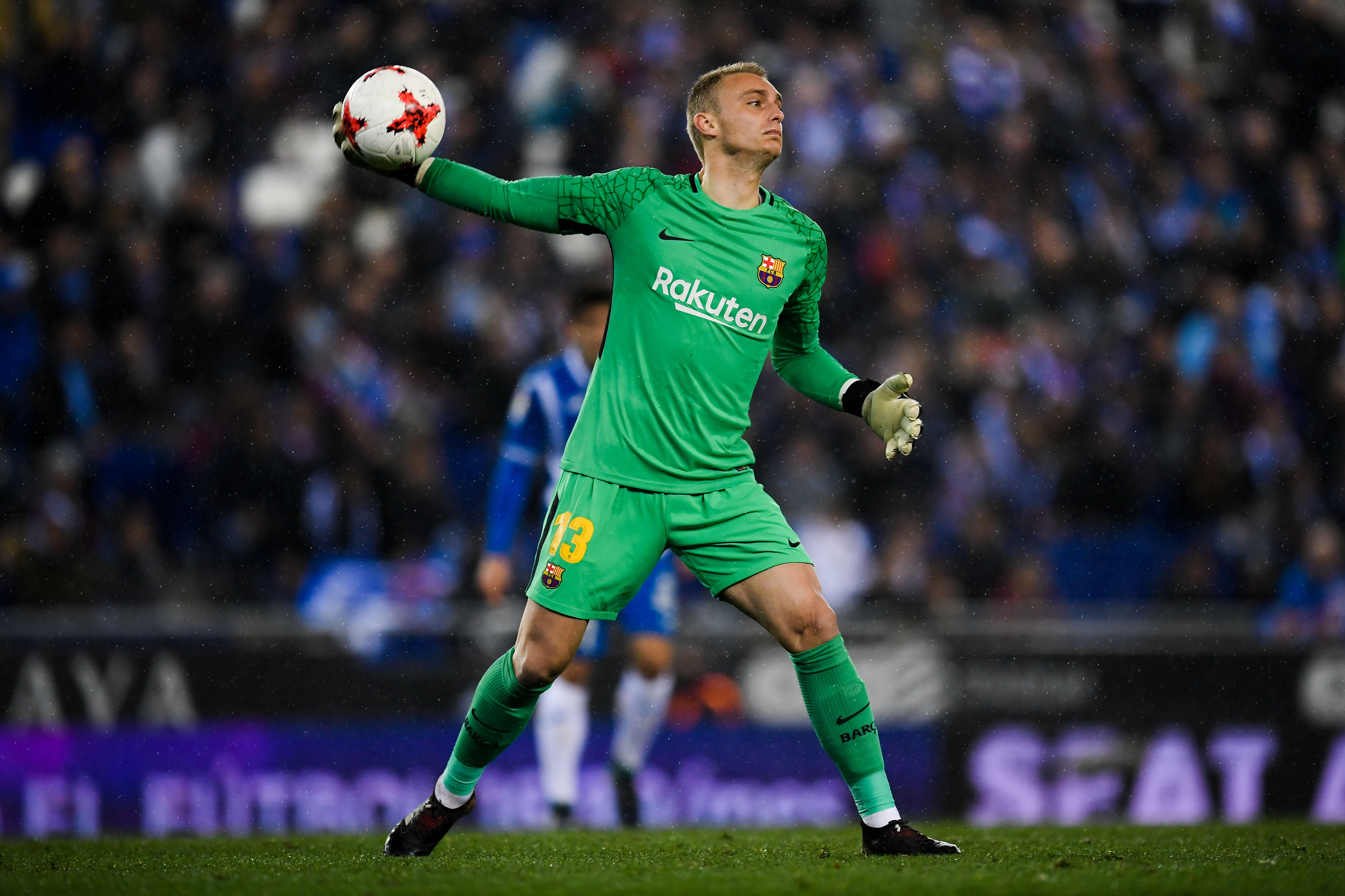 BARCELONA, SPAIN - JANUARY 17:  Jasper Cillessen of FC Barcelona in action during the Copa del Rey Quarter Final Firs Leg match between Espanyol and FC Barcelona at Nuevo Estadio de Cornella-El Prat on January 17, 2018 in Barcelona, Spain.  (Photo by David Ramos/Getty Images)