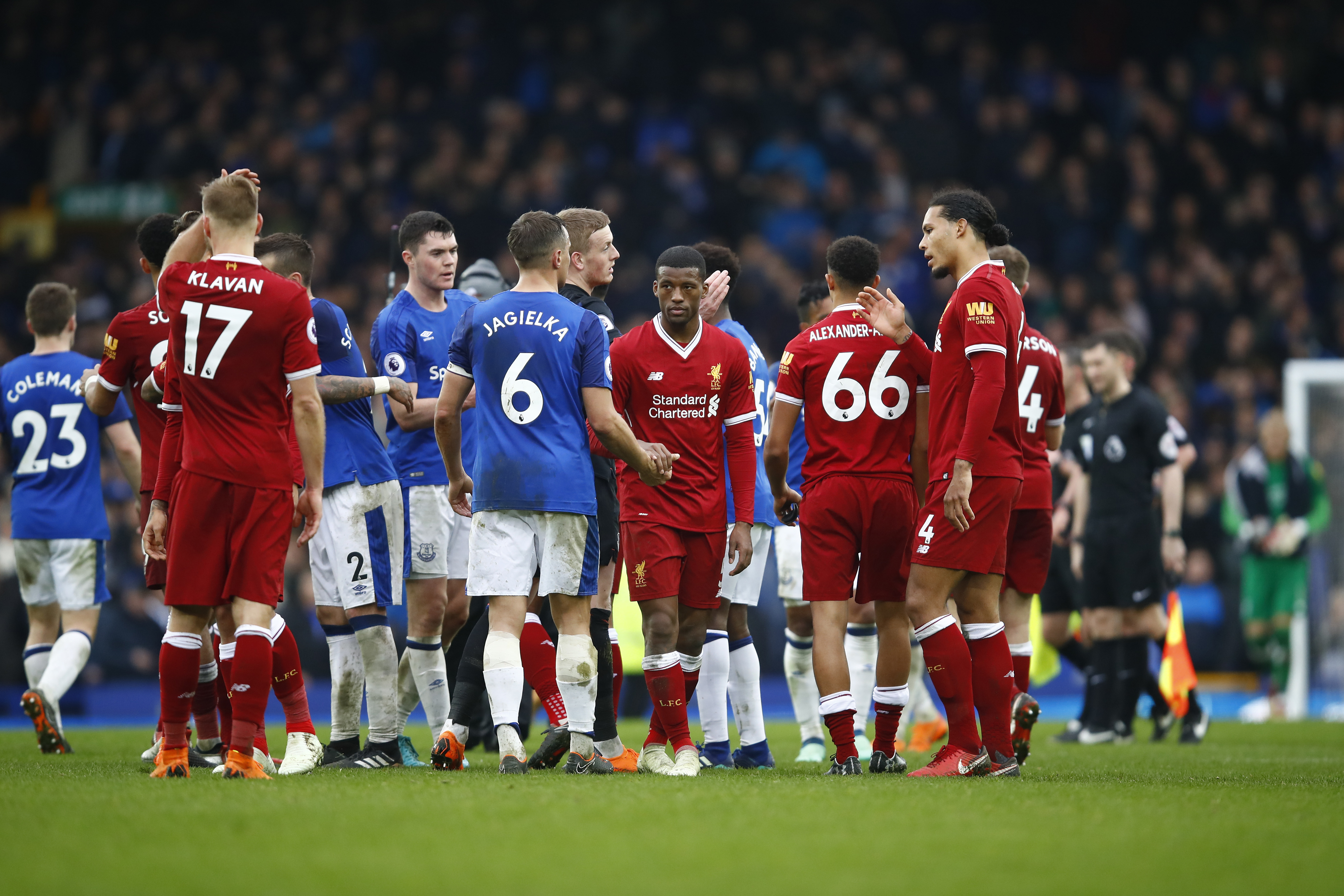 LIVERPOOL, ENGLAND - APRIL 07:  Phil Jagielka of Everton shakes hands with Georginio Wijnaldum of Liverpool after the Premier League match between Everton and Liverpool at Goodison Park on April 7, 2018 in Liverpool, England.  (Photo by Julian Finney/Getty Images)