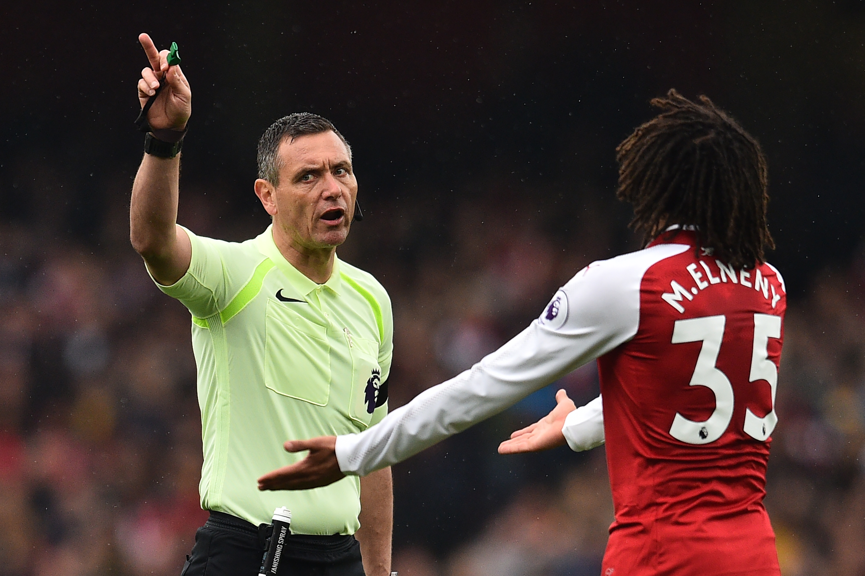 Elneny was sent off late in the game (Photo: GLYN KIRK/AFP/Getty Images)