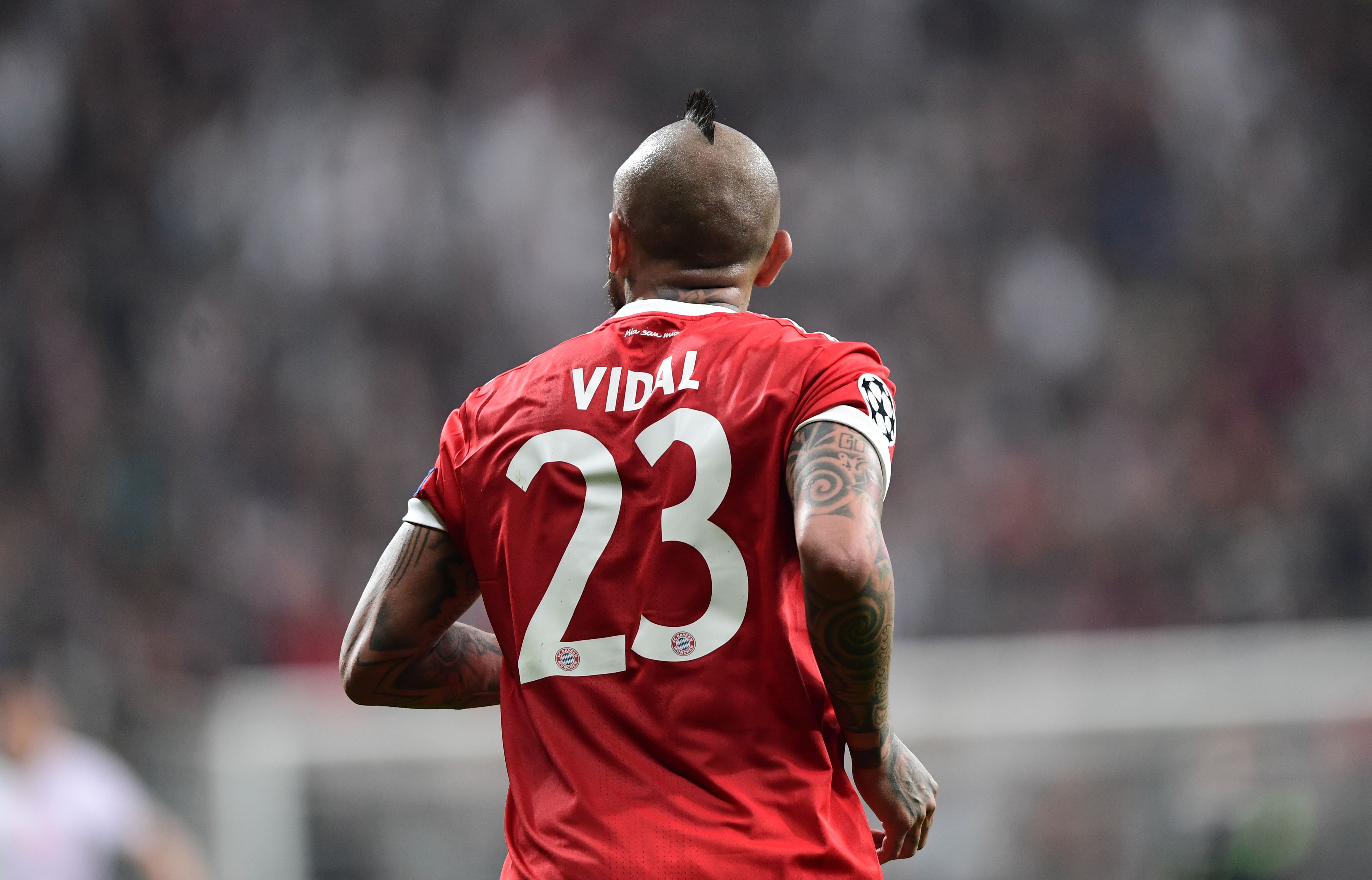 Bayern Munich's Chilean midfielder Arturo Vidal runs on the pitch during the second leg of the last 16 UEFA Champions League football match between Besiktas and Bayern Munich at Besiktas Park in Istanbul on March 14, 2018.  / AFP PHOTO / OZAN KOSE        (Photo credit should read OZAN KOSE/AFP/Getty Images)