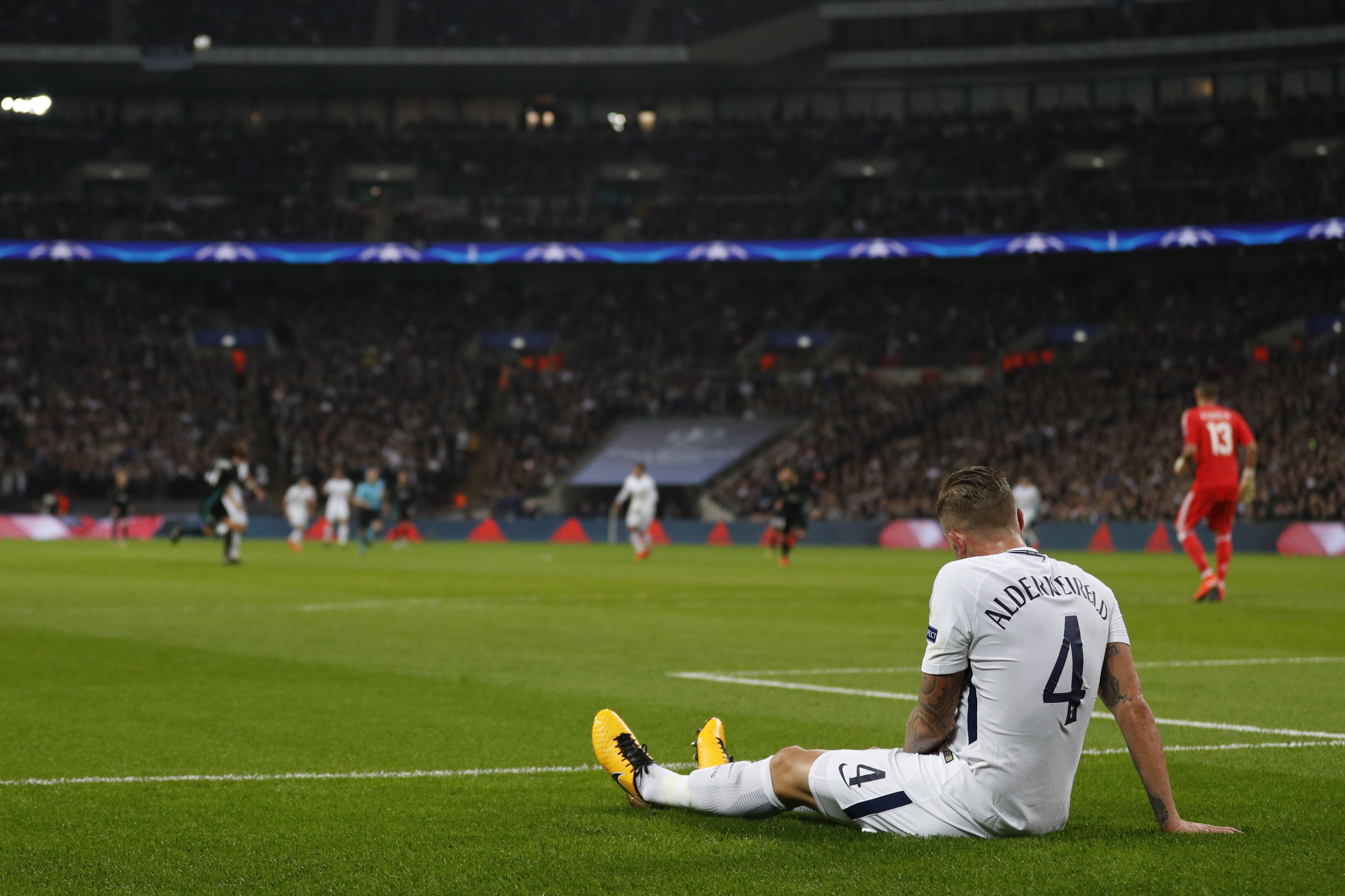 Tottenham Hotspur's Belgian defender Toby Alderweireld lies injured during the UEFA Champions League Group H football match between Tottenham Hotspur and Real Madrid at Wembley Stadium in London, on November 1, 2017. / AFP PHOTO / Adrian DENNIS        (Photo credit should read ADRIAN DENNIS/AFP/Getty Images)