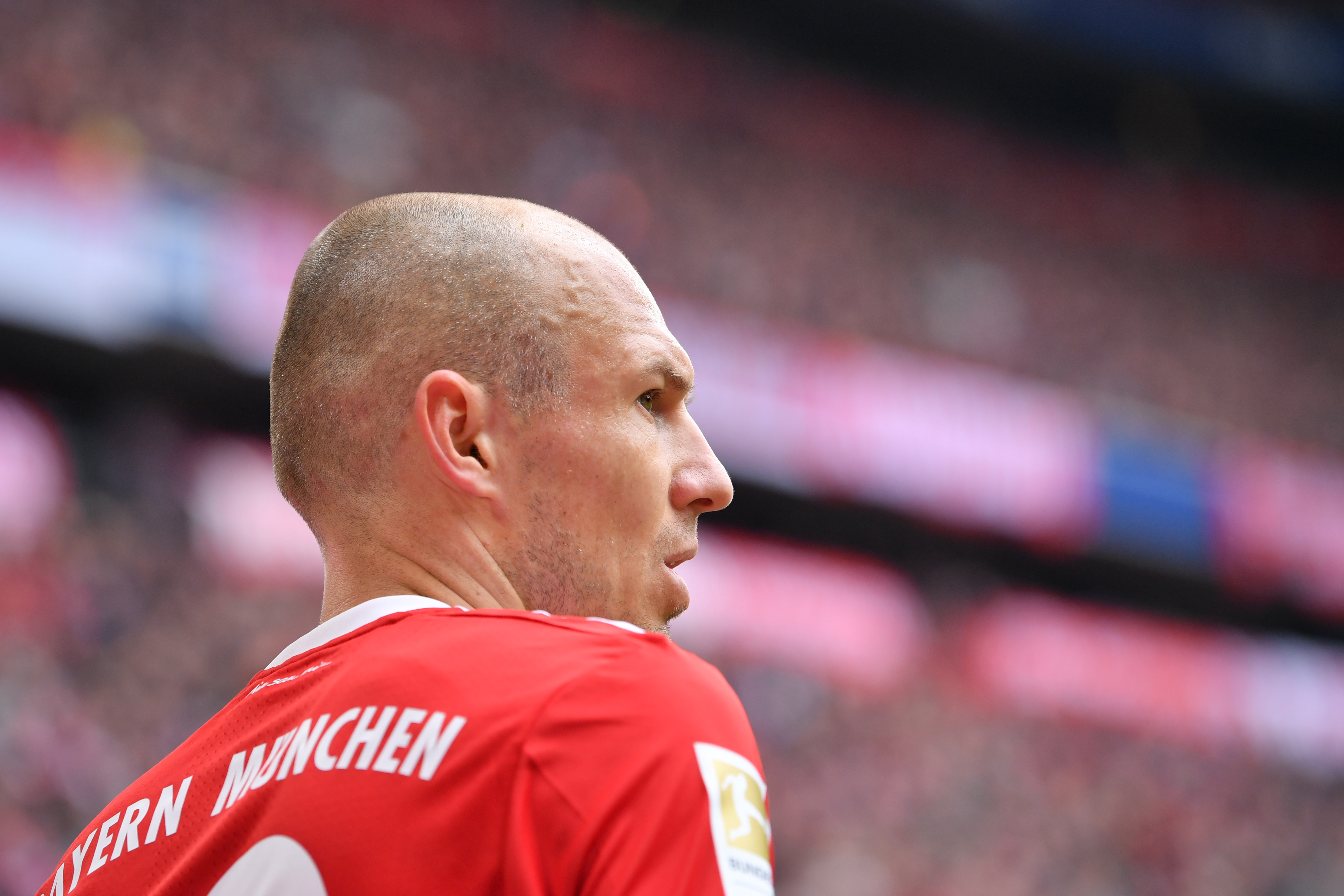 MUNICH, GERMANY - MARCH 10: Arjen Robben of Bayern Muenchen looks on during the Bundesliga match between FC Bayern Muenchen and Hamburger SV at Allianz Arena on March 10, 2018 in Munich, Germany. (Photo by Sebastian Widmann/Bongarts/Getty Images)