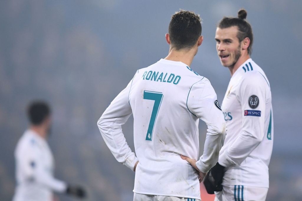 Real Madrid's Portuguese forward Cristiano Ronaldo (L) and Real Madrid's Welsh forward Gareth Bale (R) celebrate after winning the UEFA Champions League round of 16 second leg football match between Paris Saint-Germain (PSG) and Real Madrid on March 6, 2018, at the Parc des Princes stadium in Paris. / AFP PHOTO / FRANCK FIFE (Photo credit should read FRANCK FIFE/AFP/Getty Images)