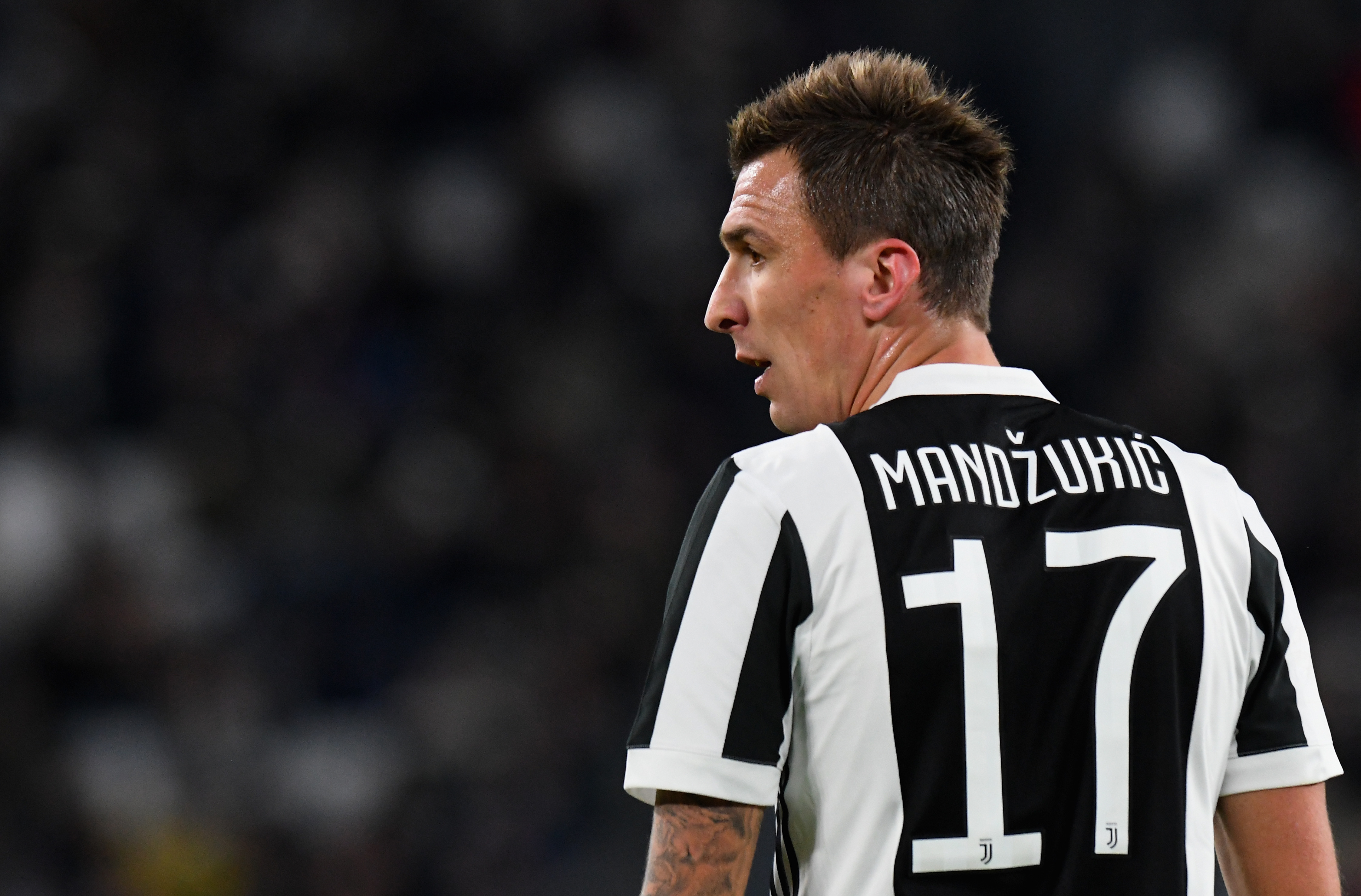 TURIN, ITALY - NOVEMBER 26: Mario Mandzukic of Juventus looks on during the Serie A match between Juventus and FC Crotone at Allianz Stadium on November 26, 2017 in Turin, Italy.  (Photo by Alessandro Sabattini/Getty Images)
