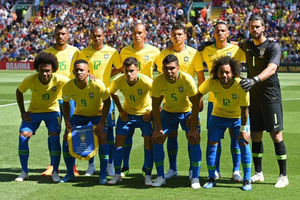 Brazil players (back row L-R) Brazil's midfielder Paulinho, Brazil's midfielder Fernandinho, Brazil's defender Miranda, Brazil's defender Thiago Silva, Brazil's defender Danilo and Brazil's goalkeeper Alisson, (front row L-R) Brazil's midfielder Willian, Brazil's striker Gabriel Jesus, Brazil's midfielder Philippe Coutinho, Brazil's midfielder Casemiro and Brazil's defender Marcelo pose for a photograph ahead of the International friendly football match between Brazil and Croatia at Anfield in Liverpool on June 3, 2018. (Photo by Oli SCARFF / AFP) (Photo credit should read OLI SCARFF/AFP/Getty Images)