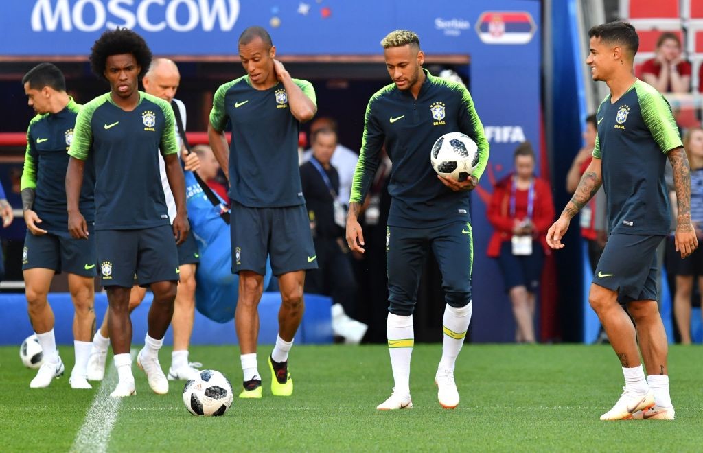 From left : Brazil's forward Willian, Brazil's defender Miranda, Brazil's forward Neymar and Brazil's defender Filipe Luis take part in a training session at the Luzhniki stadium in Moscow on June 26, 2018, on the eve of the Russia 2018 World Cup Group E football match between Serbia and Brazil. (Photo by Yuri KADOBNOV / AFP) (Photo credit should read YURI KADOBNOV/AFP/Getty Images)