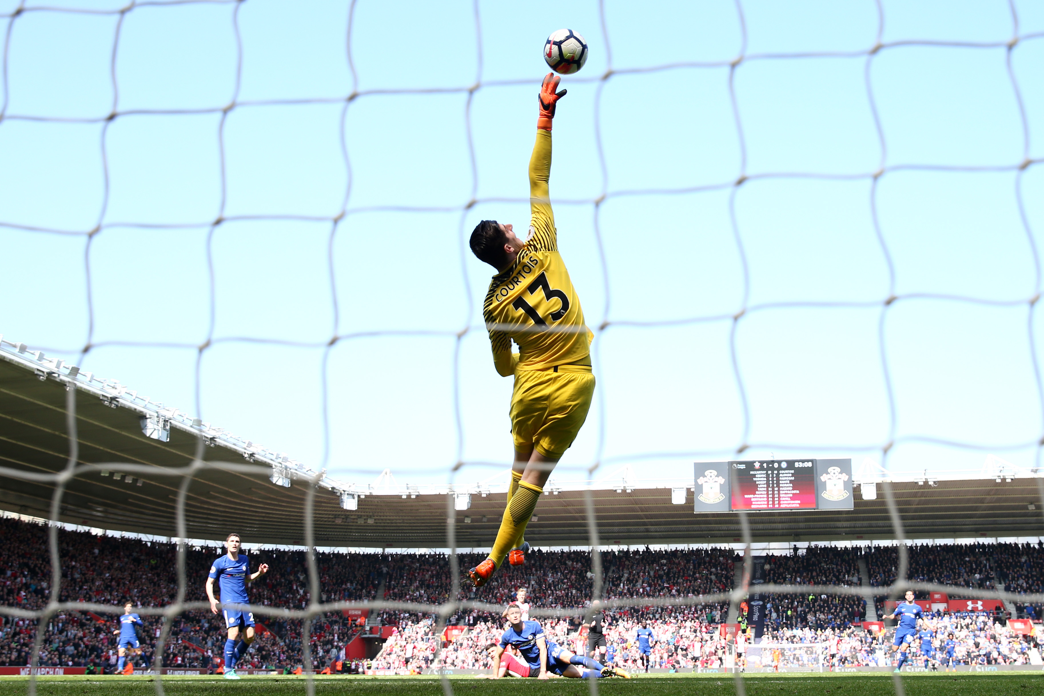 SOUTHAMPTON, ENGLAND - APRIL 14:  Thibaut Courtois of Chelsea makes a save during the Premier League match between Southampton and Chelsea at St Mary's Stadium on April 14, 2018 in Southampton, England.  (Photo by Warren Little/Getty Images)