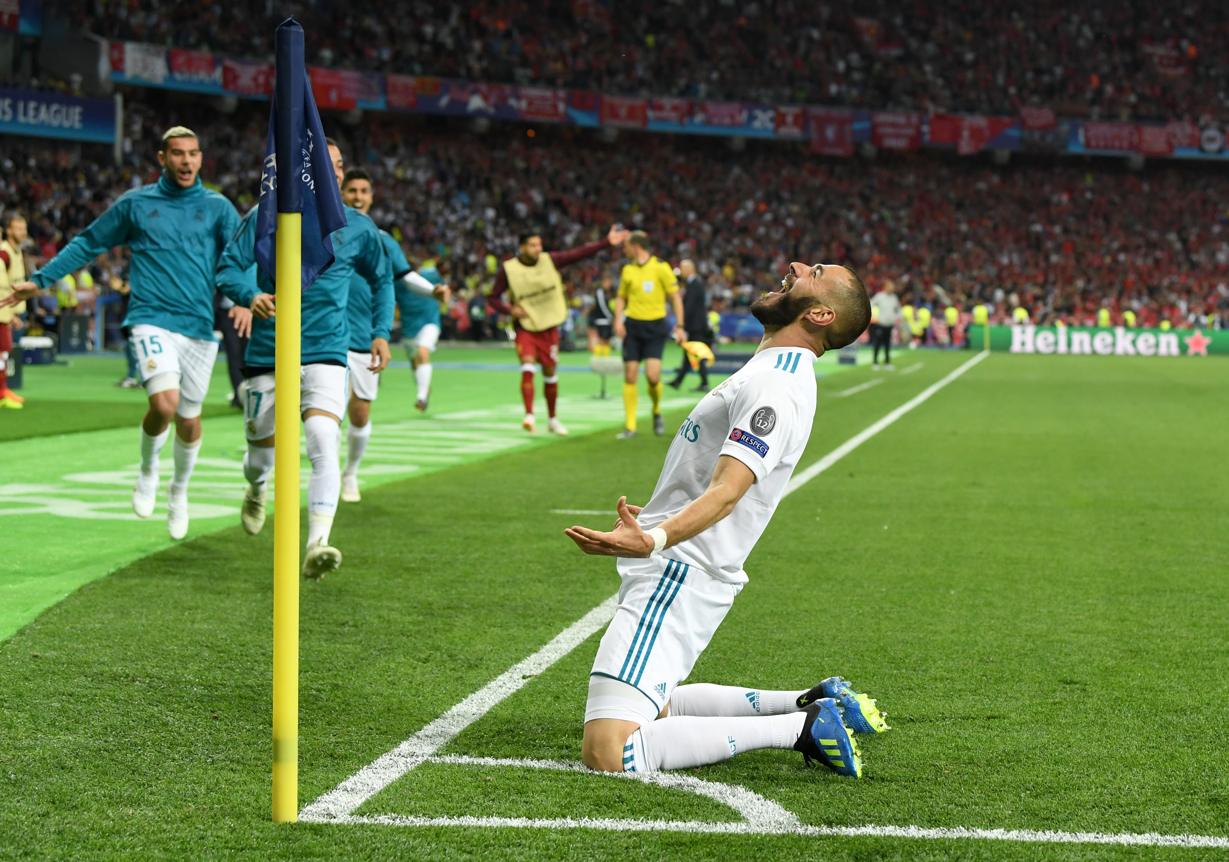 KIEV, UKRAINE - MAY 26:  Karim Benzema of Real Madrid celebrates after scoring his sides first goal during the UEFA Champions League Final between Real Madrid and Liverpool at NSC Olimpiyskiy Stadium on May 26, 2018 in Kiev, Ukraine.  (Photo by David Ramos/Getty Images)