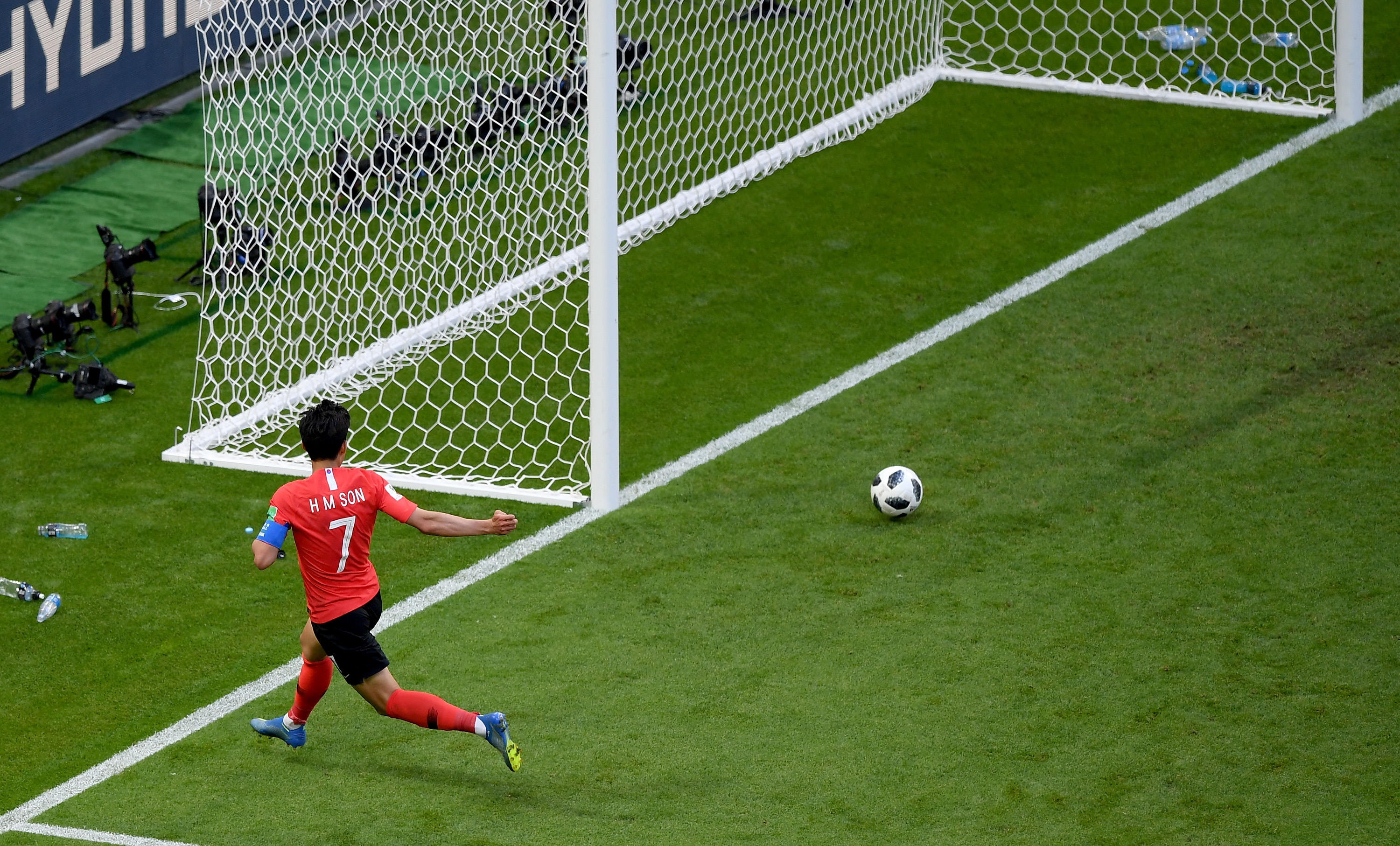 KAZAN, RUSSIA - JUNE 27:  Son Heung-Min of Korea Republic scores his sides second goal during the 2018 FIFA World Cup Russia group F match between Korea Republic and Germany at Kazan Arena on June 27, 2018 in Kazan, Russia.  (Photo by Shaun Botterill/Getty Images)