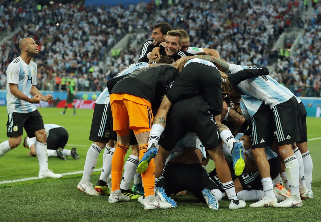 SAINT PETERSBURG, RUSSIA - JUNE 26: Marcos Rojo of Argentina celebrates with teammates after scoring his team's second goal during the 2018 FIFA World Cup Russia group D match between Nigeria and Argentina at Saint Petersburg Stadium on June 26, 2018 in Saint Petersburg, Russia. (Photo by Richard Heathcote/Getty Images)