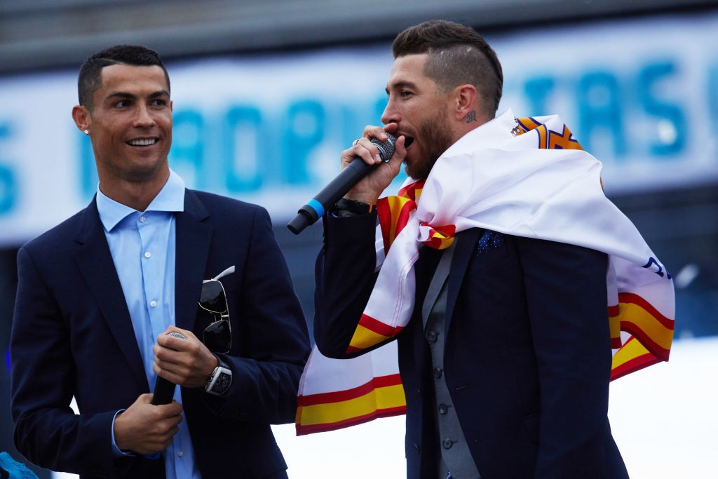 MADRID, SPAIN - MAY 27: Cristiano Ronaldo (L) of Real Madrid CF celebrates their trophy with teammate Sergio Ramos (R) at Cibeles Square a day after winning their 13th European Cup and UEFA Champions League Final on May 27, 2018 in Madrid, Spain. (Photo by Gonzalo Arroyo Moreno/Getty Images)