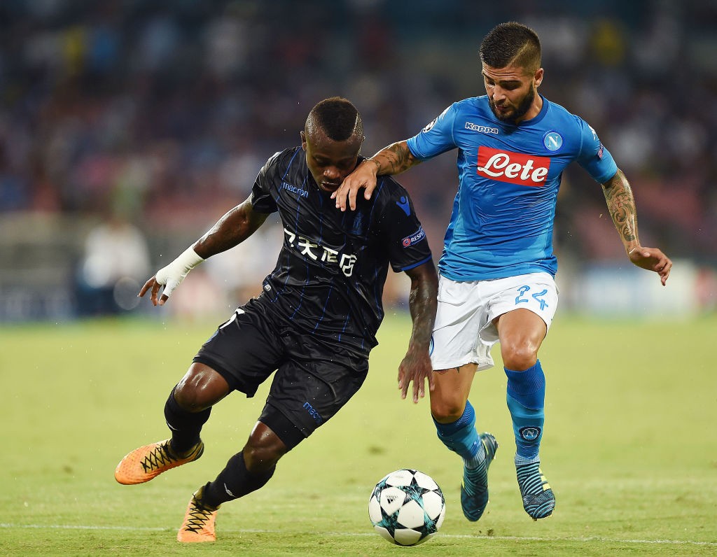 NAPLES, ITALY - AUGUST 16: Player of SSC Napoli Lorenzo Insigne vies with OGC Nice player Jean Seri during the UEFA Champions League Qualifying Play-Offs Round First Leg match between SSC Napoli and OGC Nice at Stadio San Paolo on August 16, 2017 in Naples, Italy. (Photo by Francesco Pecoraro/Getty Images)