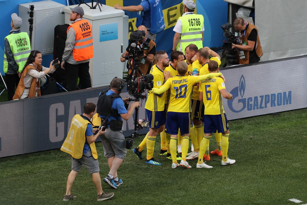 NIZHNIY NOVGOROD, RUSSIA - JUNE 18: Andreas Granqvist of Sweden celebrates after scoring his side's first goal with team mates during the 2018 FIFA World Cup Russia group F match between Sweden and Korea Republic at Nizhniy Novgorod Stadium on June 18, 2018 in Nizhniy Novgorod, Russia. (Photo by Elsa/Getty Images)