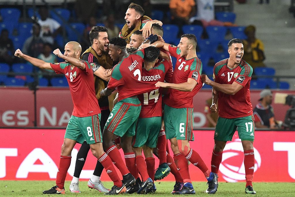 TOPSHOT - Morocco's players celebrate after scoring a goal during the 2017 Africa Cup of Nations group C football match between Morocco and Ivory Coast in Oyem on January 24, 2017. / AFP / ISSOUF SANOGO (Photo credit should read ISSOUF SANOGO/AFP/Getty Images)