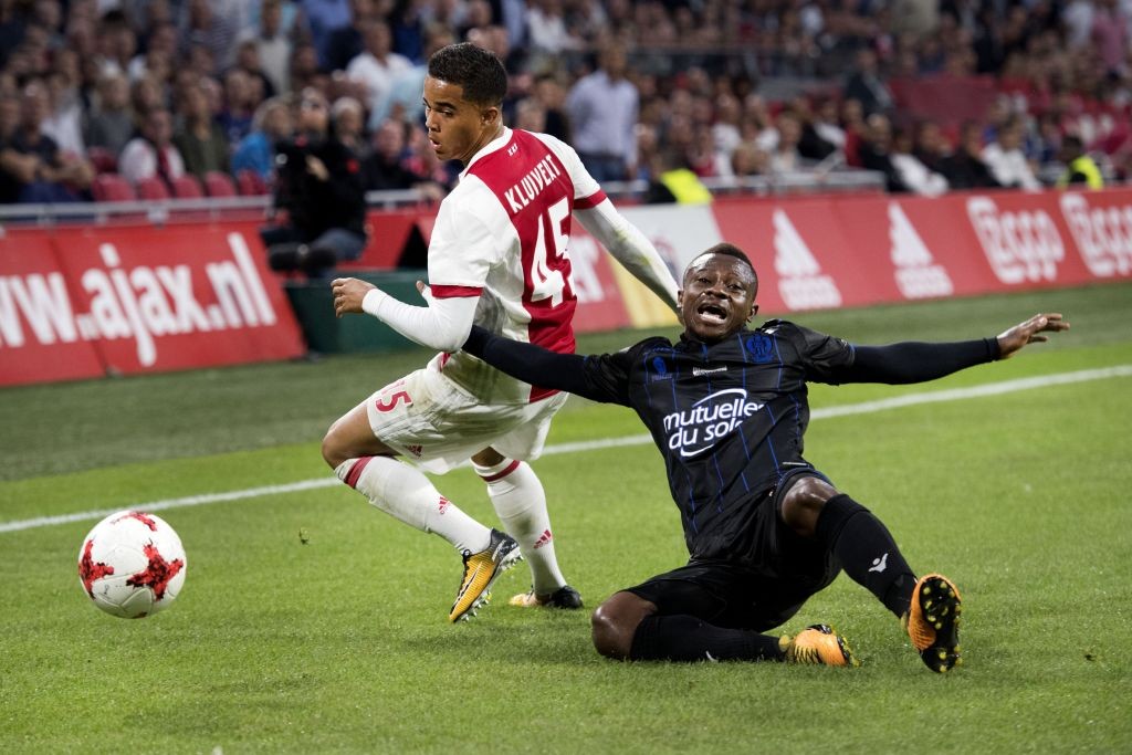 Ajax's forward Justin Kluivert (L) fights for the ball with OGC Nice's midfielder Jean Seri during the Champions League second leg football match between OGC Nice and Ajax in the ArenaA in Amsterdam on August 2, 2017. / AFP PHOTO / ANP / Olaf KRAAK / Netherlands OUT (Photo credit should read OLAF KRAAK/AFP/Getty Images)