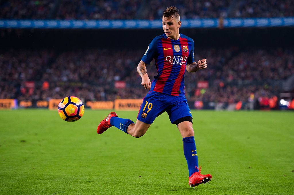 BARCELONA, SPAIN - OCTOBER 29: Lucas Digne of FC Barcelona controls the ball during the La Liga match between FC Barcelona and Granada CF at Camp Nou stadium on October 29, 2016 in Barcelona, Spain. (Photo by Alex Caparros/Getty Images)