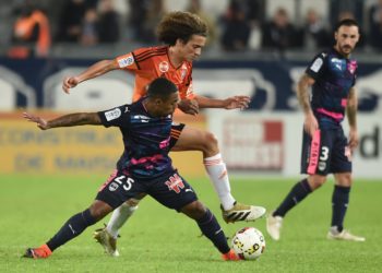 Bordeaux's Brazilian forward Malcom (L) vies with Lorient's midfielder Matteo Guendouzi Olie during the French L1 football match between Bordeaux and Lorient on November 5, 2016 at the Matmut Atlantique stadium in Bordeaux, southwestern France.  / AFP / NICOLAS TUCAT        (Photo credit should read NICOLAS TUCAT/AFP/Getty Images)