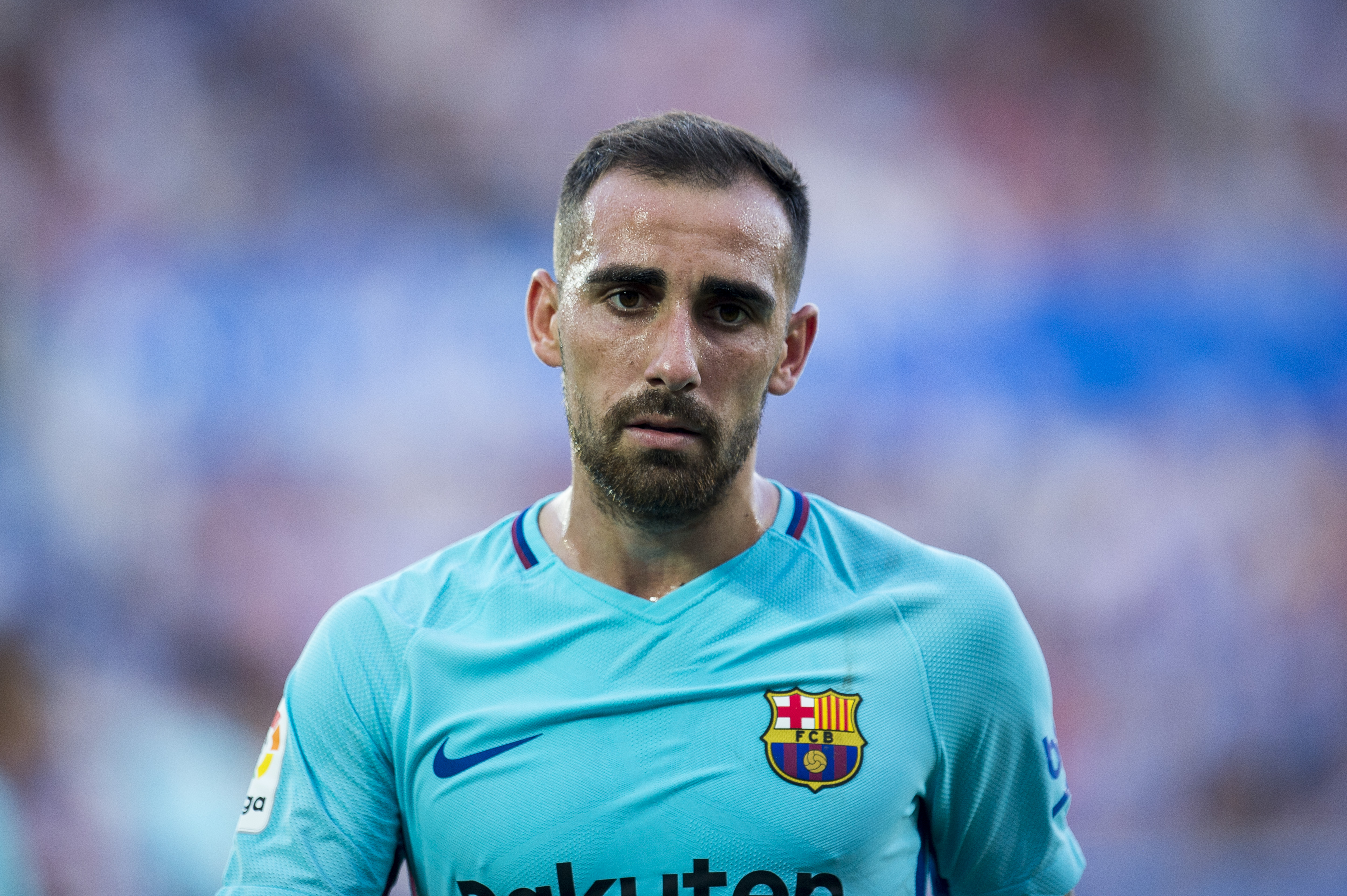 VITORIA-GASTEIZ, SPAIN - AUGUST 26:  Paco Alcacer of FC Barcelona reacts during the La Liga match between Deportivo Alaves and Barcelona at Estadio de Mendizorroza on August 26, 2017 in Vitoria-Gasteiz, Spain.  (Photo by Juan Manuel Serrano Arce/Getty Images)