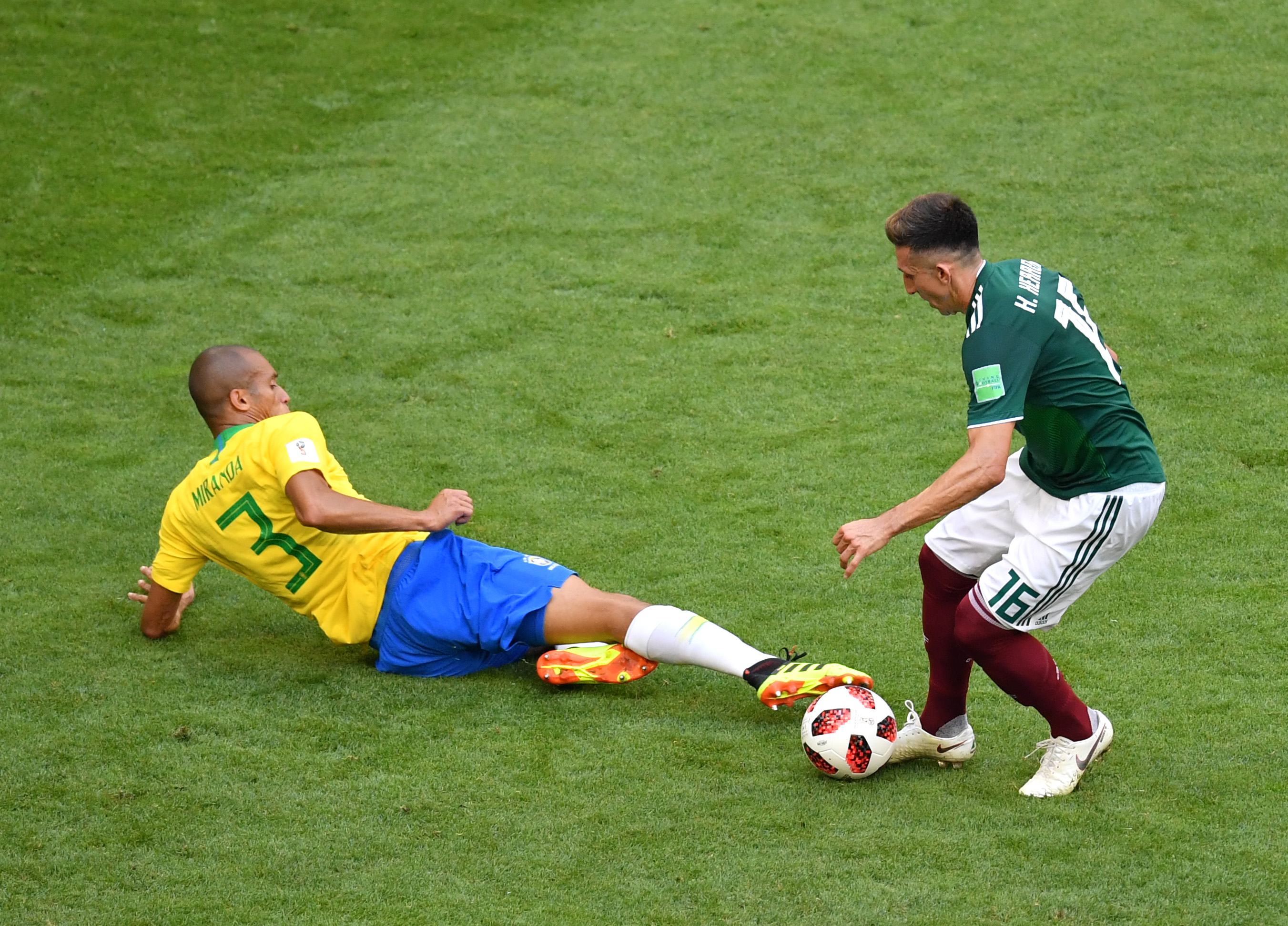 SAMARA, RUSSIA - JULY 02:  Miranda of Brazil tackles Hector Herrera of Mexico  during the 2018 FIFA World Cup Russia Round of 16 match between Brazil and Mexico at Samara Arena on July 2, 2018 in Samara, Russia.  (Photo by Hector Vivas/Getty Images)