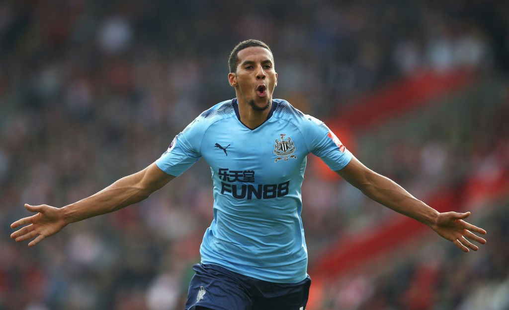 SOUTHAMPTON, ENGLAND - OCTOBER 15: Isaac Hayden of Newcastle United (14) celebrates as he scores their first goal during the Premier League match between Southampton and Newcastle United at St Mary's Stadium on October 15, 2017 in Southampton, England. (Photo by Julian Finney/Getty Images)