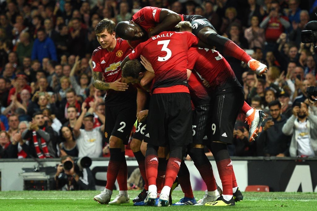 Manchester United's English defender Luke Shaw celebrates with teammates after scoring the team's second goal during the English Premier League football match between Manchester United and Leicester City at Old Trafford in Manchester, north west England, on August 10, 2018. (Photo by Oli SCARFF / AFP) / RESTRICTED TO EDITORIAL USE. No use with unauthorized audio, video, data, fixture lists, club/league logos or 'live' services. Online in-match use limited to 120 images. An additional 40 images may be used in extra time. No video emulation. Social media in-match use limited to 120 images. An additional 40 images may be used in extra time. No use in betting publications, games or single club/league/player publications / (Photo credit should read OLI SCARFF/AFP/Getty Images)