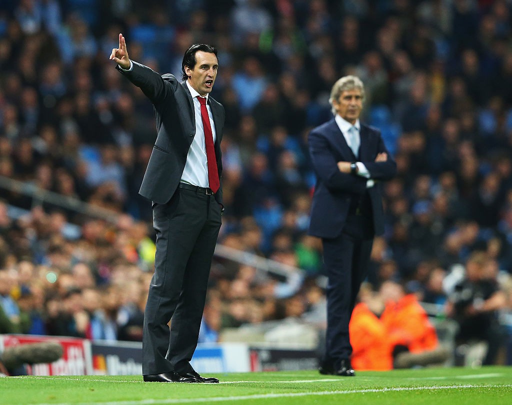 MANCHESTER, ENGLAND - OCTOBER 21: Unai Emery, coach of Sevilla gives instructions with Manuel Pellegrini, manager of Manchester City during the UEFA Champions League Group D match between Manchester City and Sevilla at Etihad Stadium on October 21, 2015 in Manchester, United Kingdom. (Photo by Alex Livesey/Getty Images)