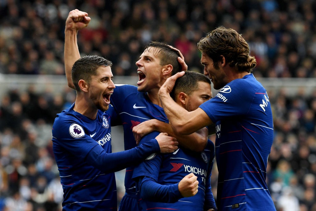 NEWCASTLE UPON TYNE, ENGLAND - AUGUST 26: Eden Hazard of Chelsea celebrates with teammates after scoring a penalty for his team's first goal during the Premier League match between Newcastle United and Chelsea FC at St. James Park on August 26, 2018 in Newcastle upon Tyne, United Kingdom. (Photo by Stu Forster/Getty Images)