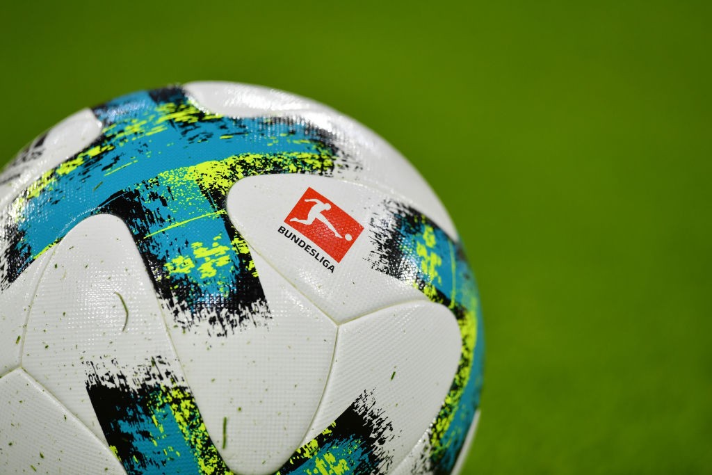 MUNICH, GERMANY - FEBRUARY 10: A ball with the logo of the Bundesliga is seen prior to the Bundesliga match between FC Bayern Muenchen and FC Schalke 04 at Allianz Arena on February 10, 2018 in Munich, Germany. (Photo by Sebastian Widmann/Bongarts/Getty Images)