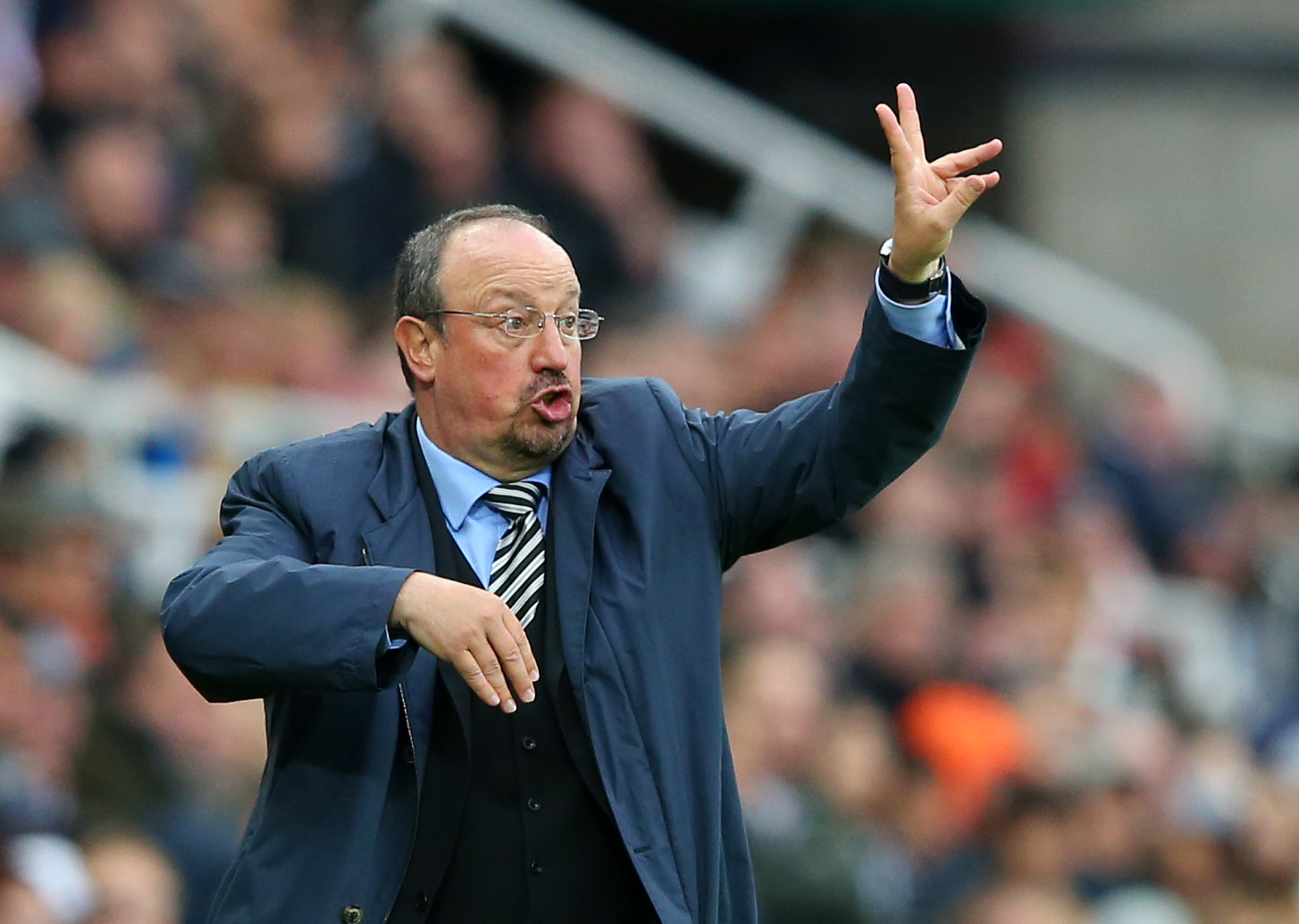 NEWCASTLE UPON TYNE, ENGLAND - AUGUST 26:  Rafael Benitez, Manager of Newcastle United gives his team instructions during the Premier League match between Newcastle United and Chelsea FC at St. James Park on August 26, 2018 in Newcastle upon Tyne, United Kingdom.  (Photo by Alex Livesey/Getty Images)