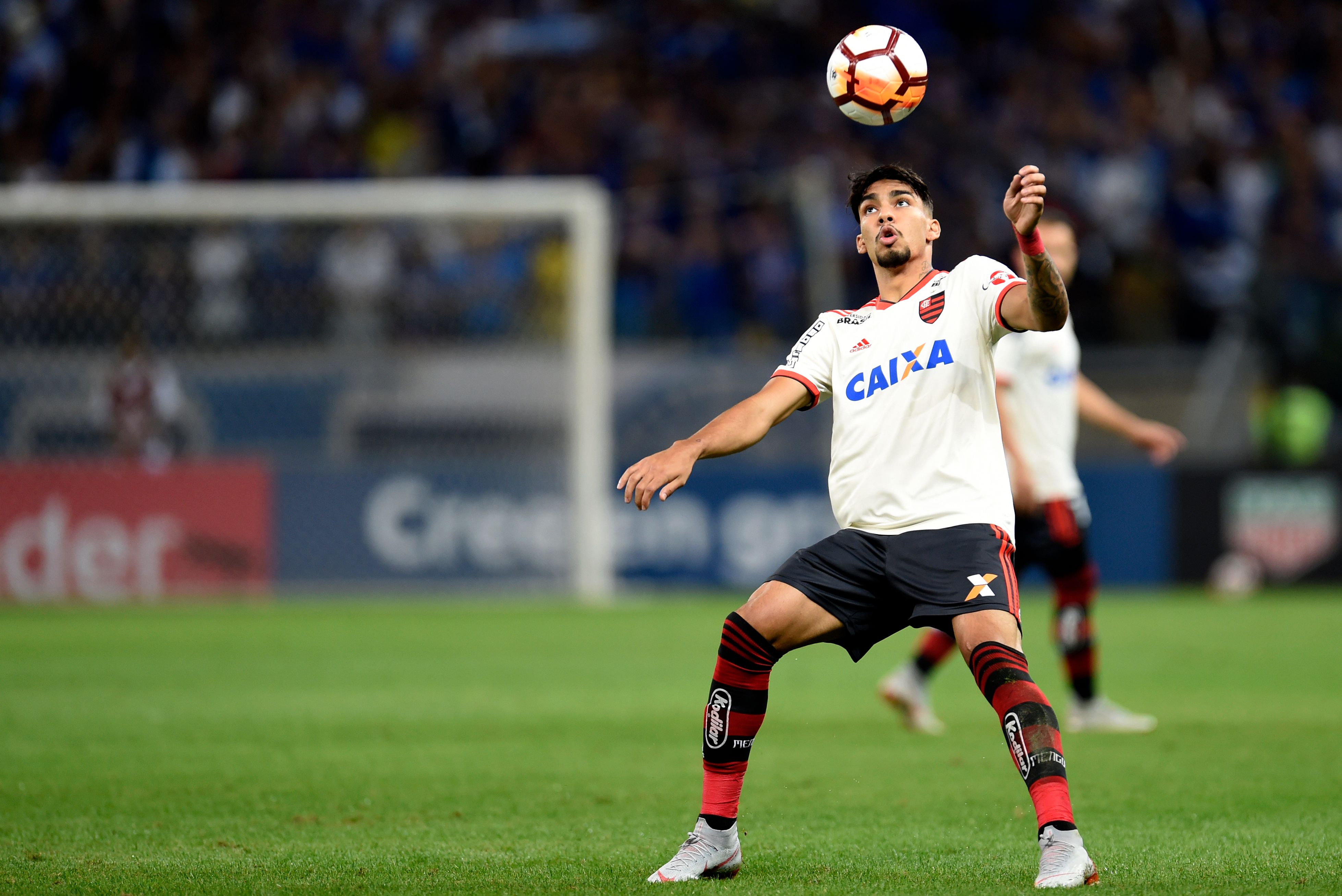 Lucas Paqueta of Brazil contros the ball during a 2018 Copa Libertadores match against Brazil's Cruzeiro at Mineirao stadium, in Belo Horizonte, Brazil, on August 29, 2018. (Photo by DOUGLAS MAGNO / AFP)        (Photo credit should read DOUGLAS MAGNO/AFP/Getty Images)