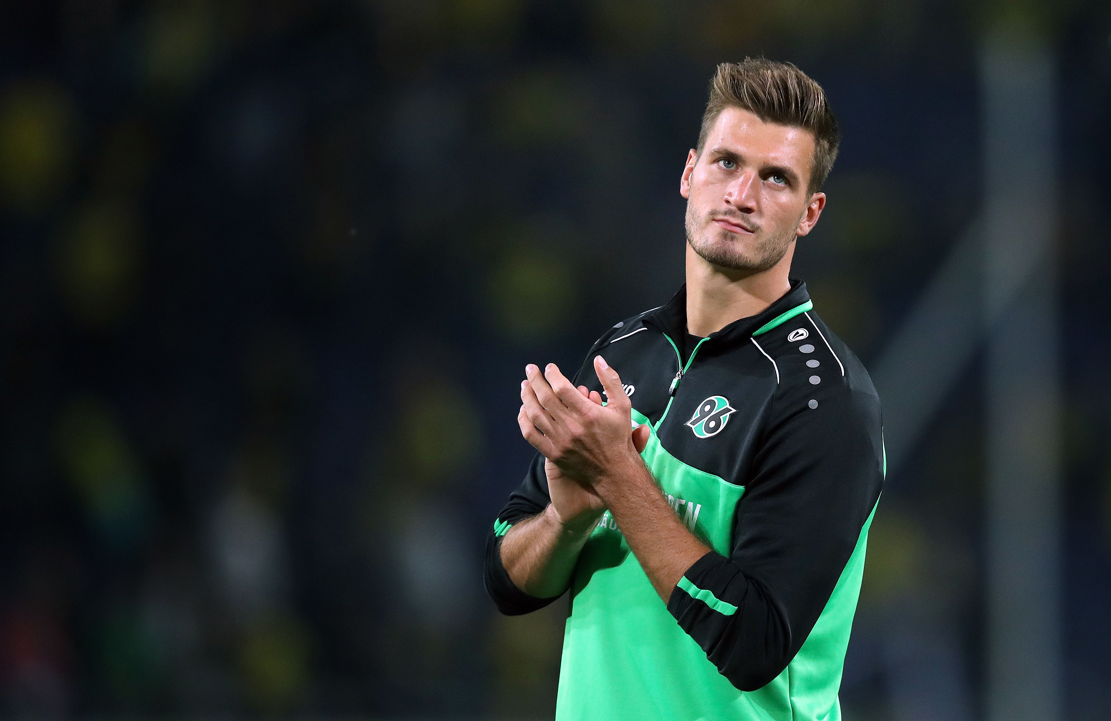 Hanover's German midfielder Hendrik Weydandt applauds the fans after the German first division Bundesliga football match Hannover 96 vs Borussia Dortmund in Hanover, northern Germany, on August 31, 2018. (Photo by Ronny Hartmann / AFP) / RESTRICTIONS: DFL REGULATIONS PROHIBIT ANY USE OF PHOTOGRAPHS AS IMAGE SEQUENCES AND/OR QUASI-VIDEO        (Photo credit should read RONNY HARTMANN/AFP/Getty Images)