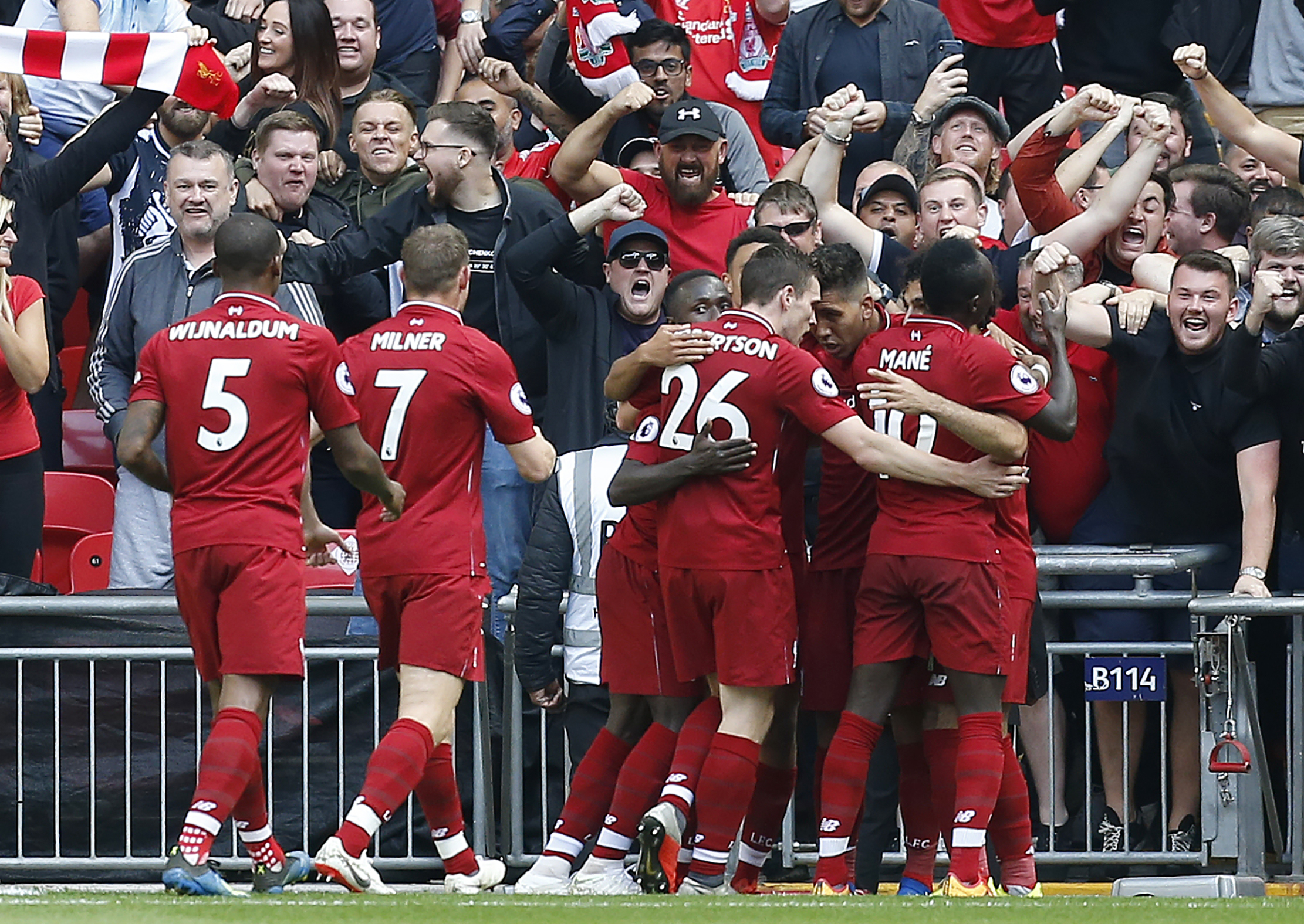 Liverpool's Brazilian midfielder Roberto Firmino celebrates with teammates after scoring their second goal during the English Premier League football match between Tottenham Hotspur and Liverpool at Wembley Stadium in London, on September 15, 2018. (Photo by Ian KINGTON / IKIMAGES / AFP) / RESTRICTED TO EDITORIAL USE. No use with unauthorized audio, video, data, fixture lists, club/league logos or 'live' services. Online in-match use limited to 45 images, no video emulation. No use in betting, games or single club/league/player publications.        (Photo credit should read IAN KINGTON/AFP/Getty Images)