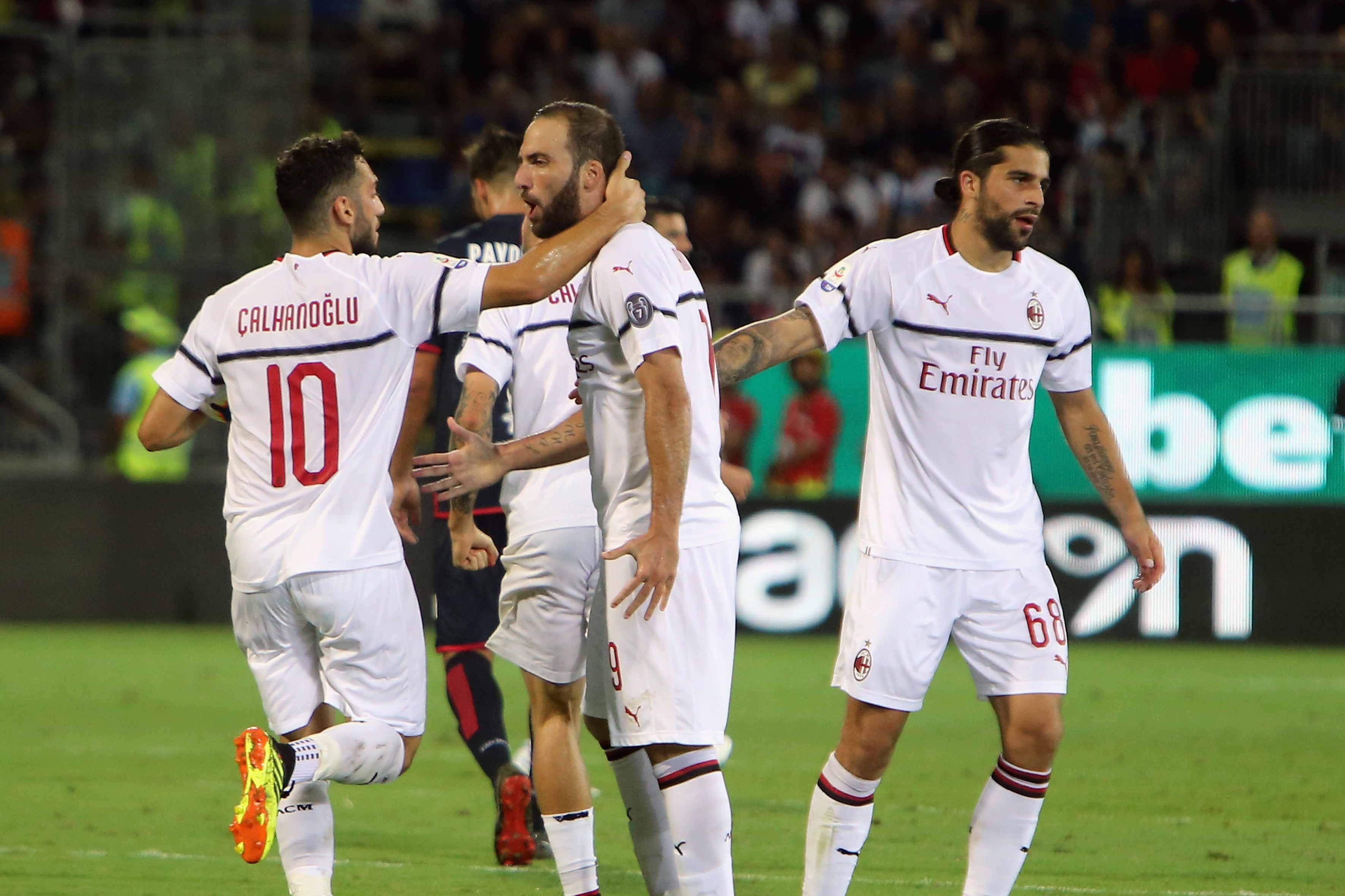 CAGLIARI, ITALY - SEPTEMBER 16:  Gonzalo Higuain of Milan celebrates his goal 1-1  during the serie A match between Cagliari and AC Milan at Sardegna Arena on September 16, 2018 in Cagliari, Italy.  (Photo by Enrico Locci/Getty Images)