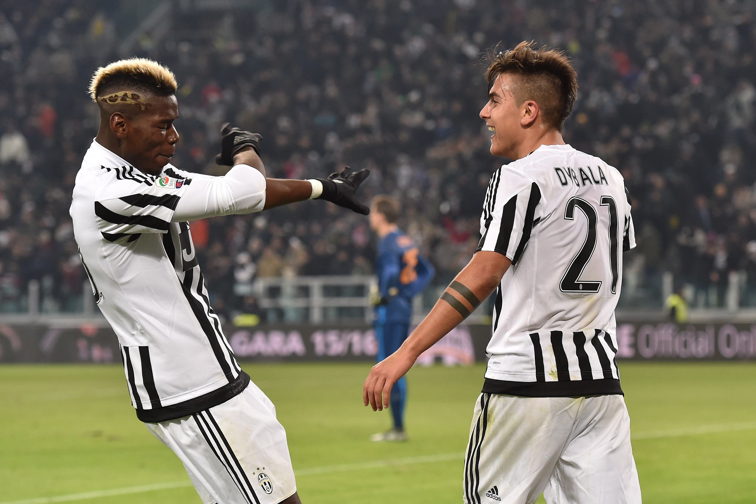 TURIN, ITALY - JANUARY 24:  Paulo Dybala (R) of Juventus FC celebrates after scoring the opening goal with team mate Paul Pogba during the Serie A match between Juventus FC and AS Roma at Juventus Arena on January 24, 2016 in Turin, Italy.  (Photo by Valerio Pennicino/Getty Images)