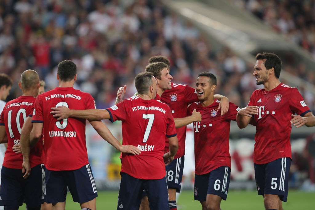 STUTTGART, GERMANY - SEPTEMBER 01: Thomas Mueller (C) of FC Bayern Muenchen celebrates scoring the 3rd team goal with his team mates during the Bundesliga match between VfB Stuttgart and FC Bayern Muenchen at Mercedes-Benz Arena on September 1, 2018 in Stuttgart, Germany. (Photo by Alexander Hassenstein/Bongarts/Getty Images)