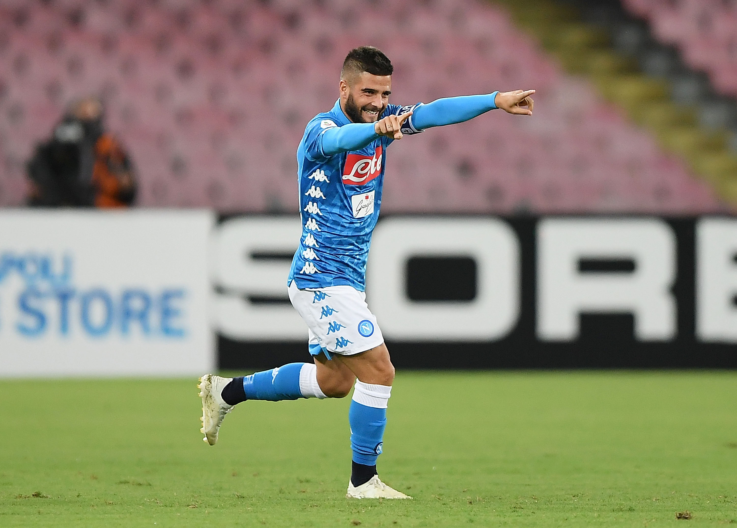 NAPLES, ITALY - SEPTEMBER 26:  Lorenzo Insigne of SSC Napoli celebrates after scoring the 1-0 goal during the serie A match between SSC Napoli and Parma Calcio at Stadio San Paolo on September 26, 2018 in Naples, Italy.  (Photo by Francesco Pecoraro/Getty Images)