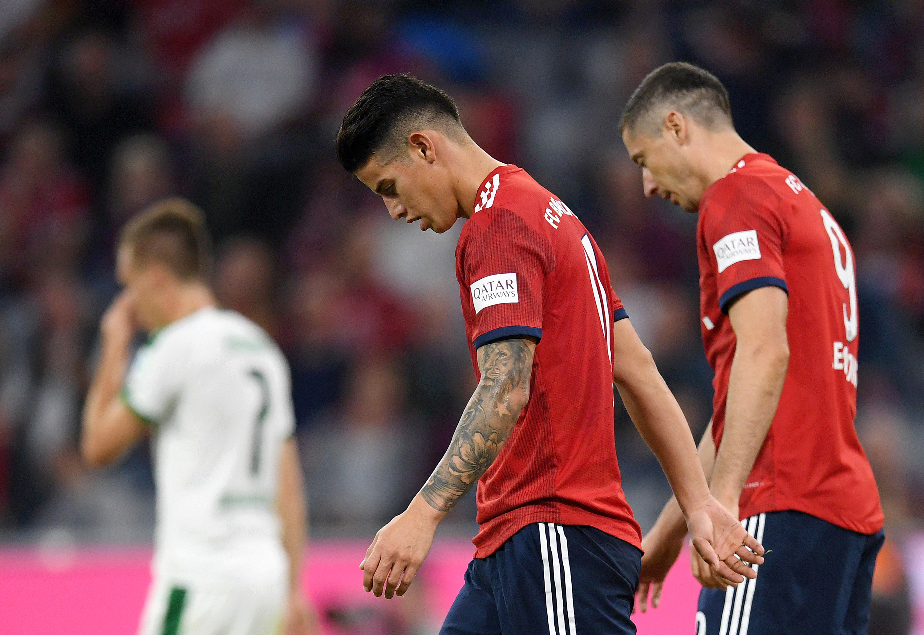 MUNICH, GERMANY - OCTOBER 06:  James Rodriguez and Robert Lewandowski of Bayern Munich look dejected during the Bundesliga match between FC Bayern Muenchen and Borussia Moenchengladbach at Allianz Arena on October 6, 2018 in Munich, Germany.  (Photo by Matthias Hangst/Bongarts/Getty Images)