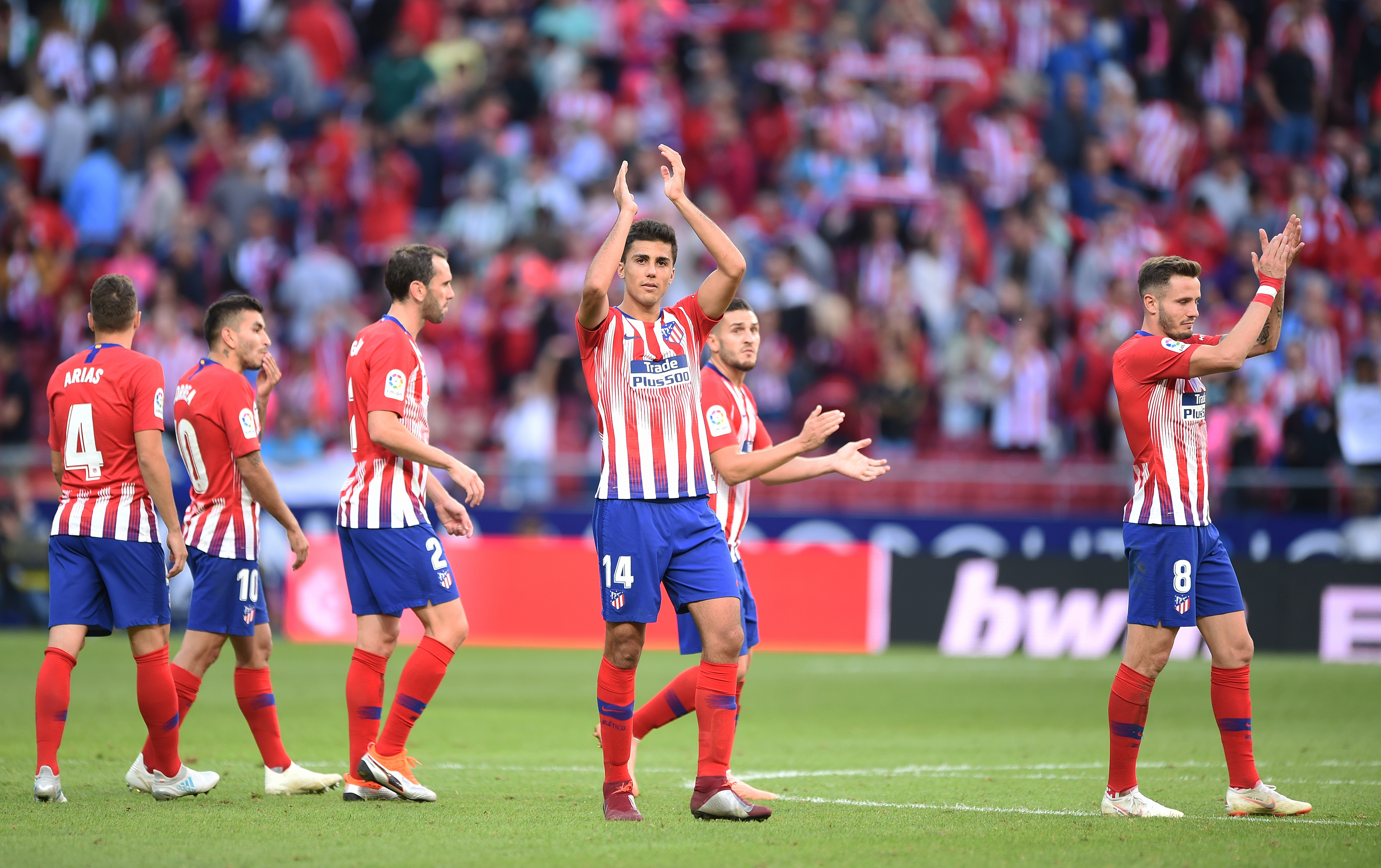 MADRID, SPAIN - OCTOBER 07: Rodrigo Hernandez (C) of Club Atletico de Madrid applauds fans with his teammates after Atletico beat Real Betis Balompie 1-0 in the La Liga match at Wanda Metropolitano on October 7, 2018 in Madrid, Spain. (Photo by Denis Doyle/Getty Images)
