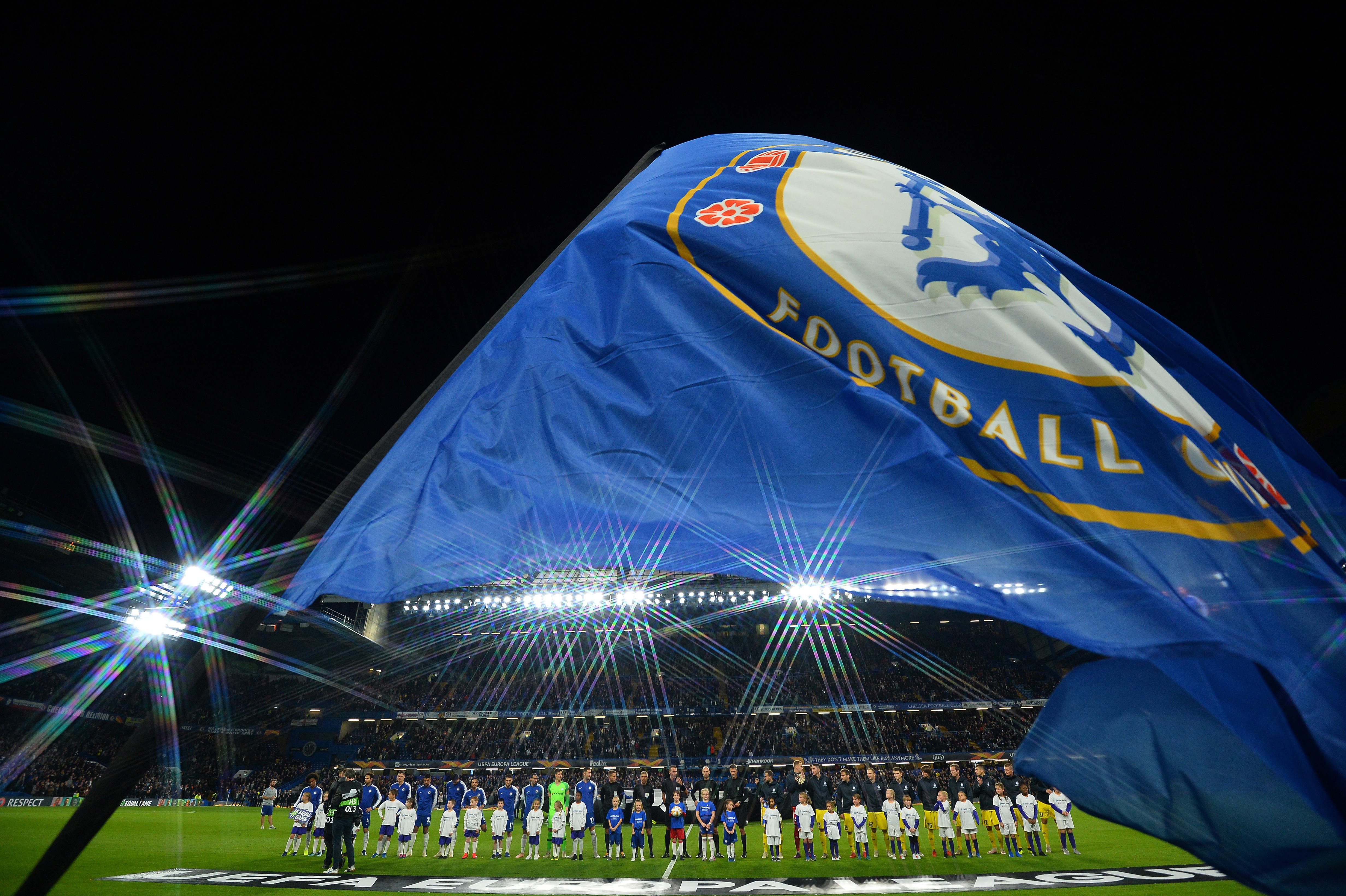 Players line up for a photograph ahead of the UEFA Europa League Group L football match between Chelsea and Bate Borisov at Stamford Bridge in London on October 25, 2018. (Photo by Glyn KIRK / AFP)        (Photo credit should read GLYN KIRK/AFP/Getty Images)